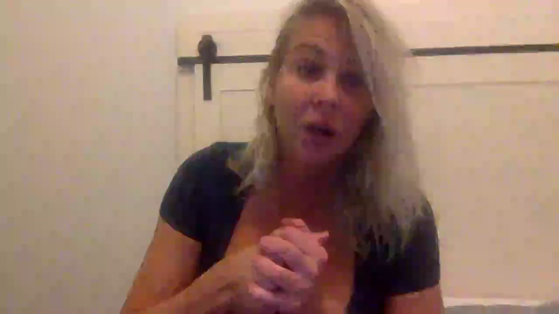 Gallery image thumbnail from Hotpinkbox00's myfreecams stream on, 12/15/2024, 11:09 image 11 of 20