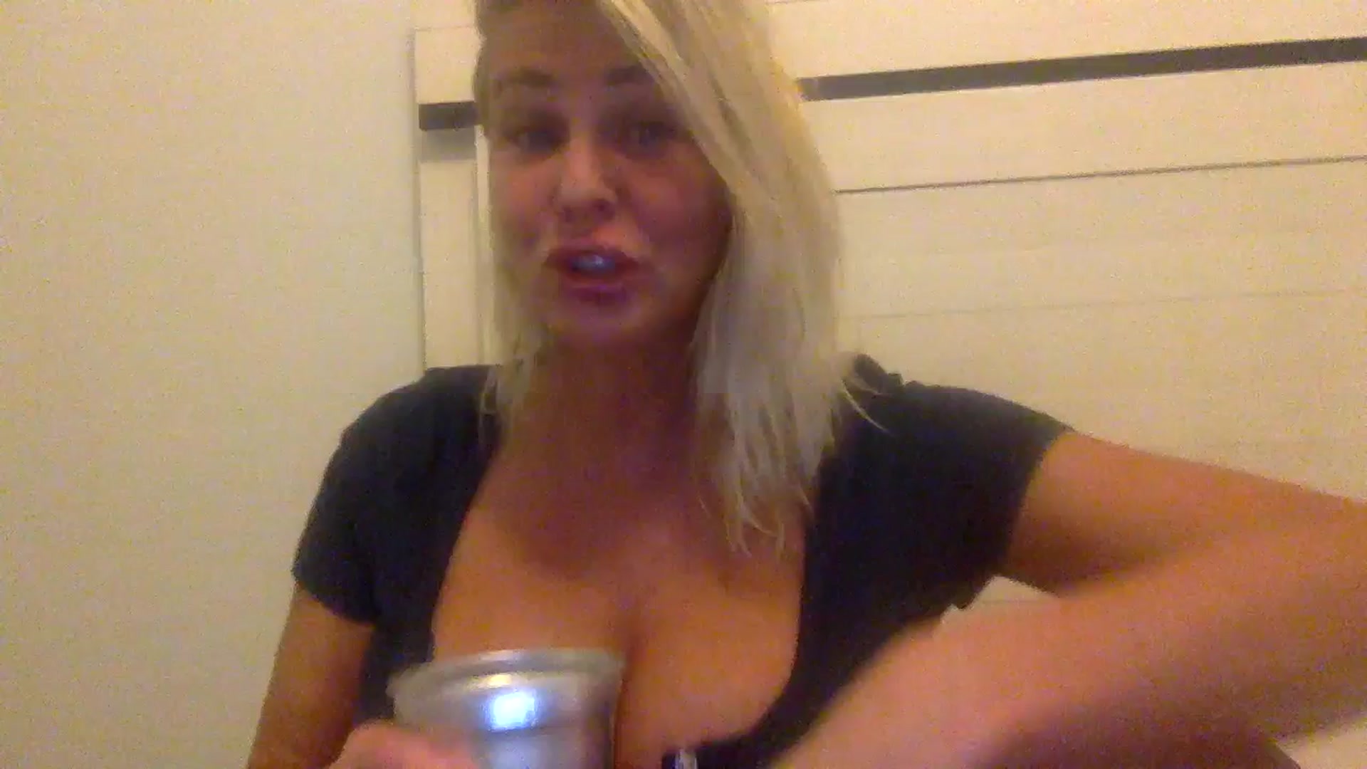 Gallery image thumbnail from Hotpinkbox00's myfreecams stream on, 12/15/2024, 11:26 image 17 of 20