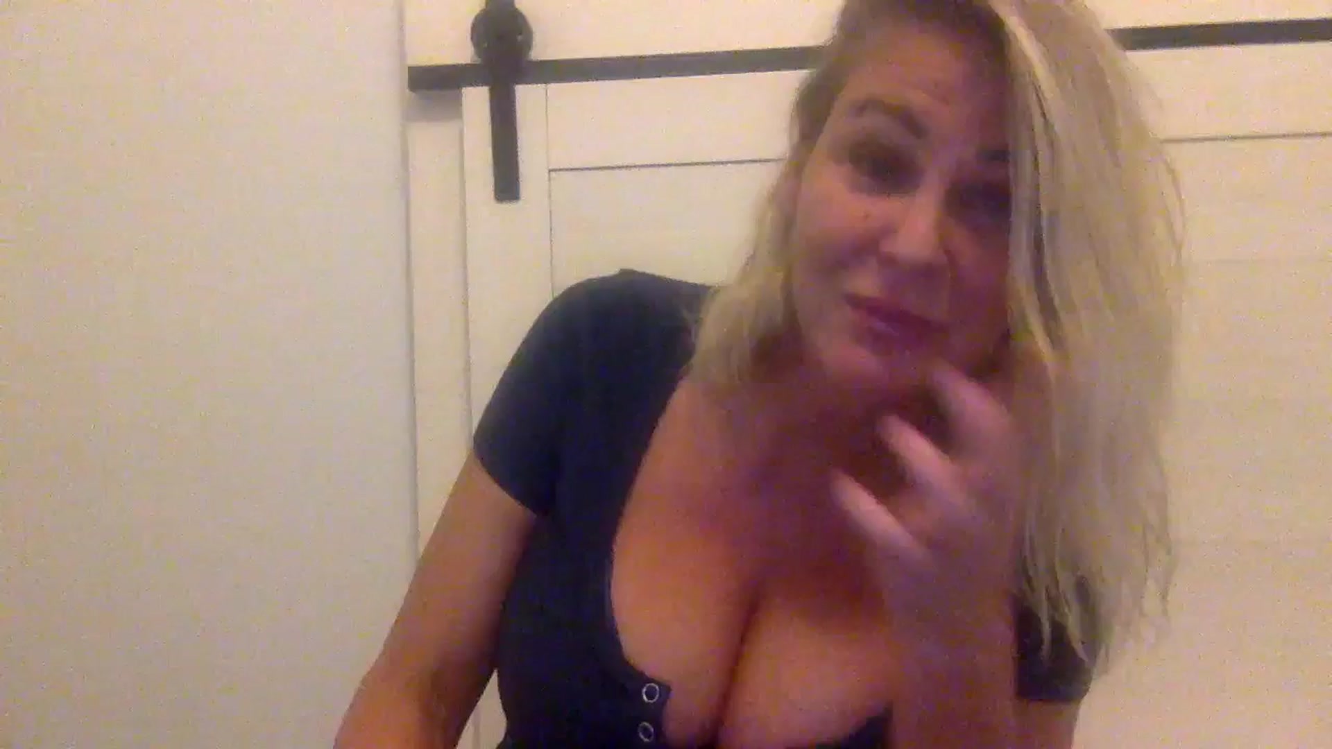 Gallery image thumbnail from Hotpinkbox00's myfreecams stream on, 12/15/2024, 12:13 image 5 of 20