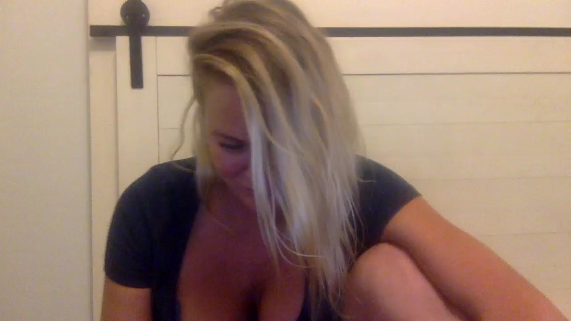 Gallery image thumbnail from Hotpinkbox00's myfreecams stream on, 12/15/2024, 12:13 image 16 of 20