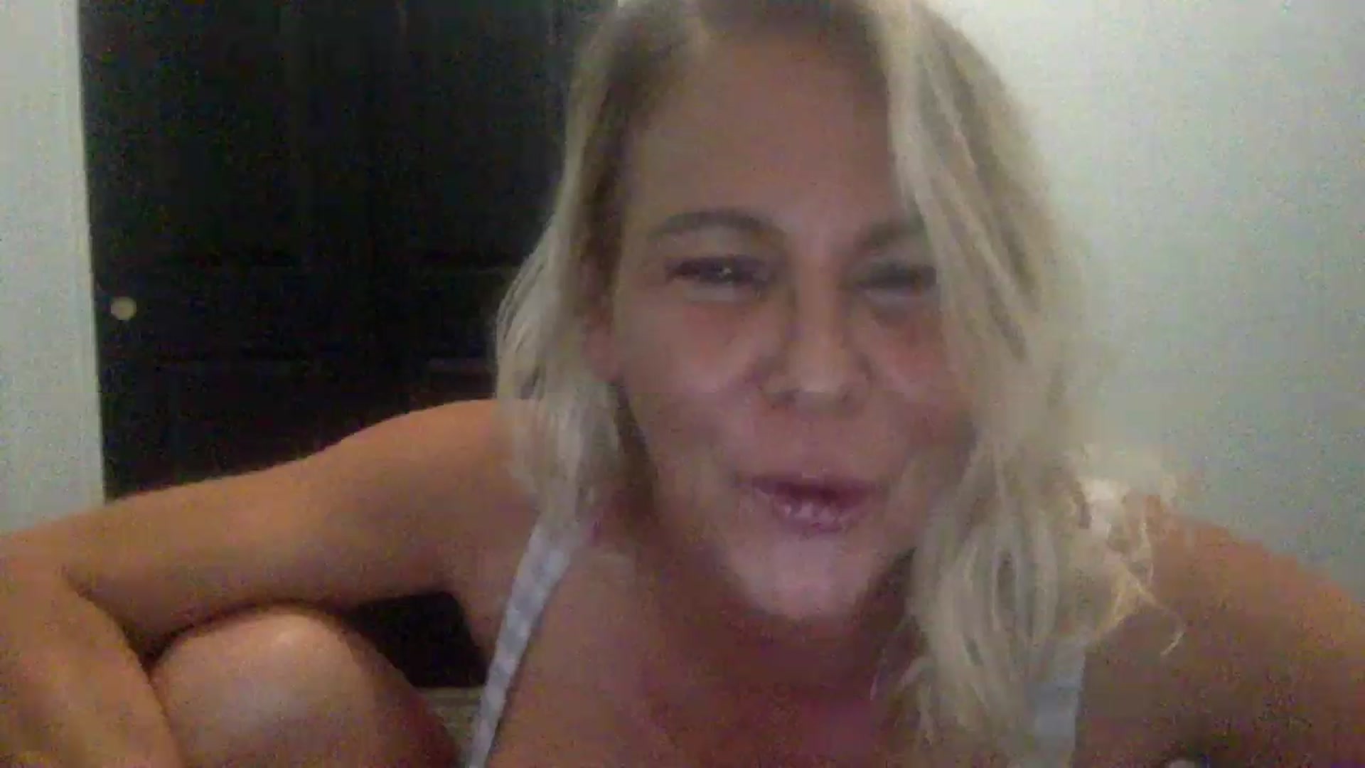 Gallery image thumbnail from Hotpinkbox00's myfreecams stream on, 12/21/2024, 10:29 image 19 of 20
