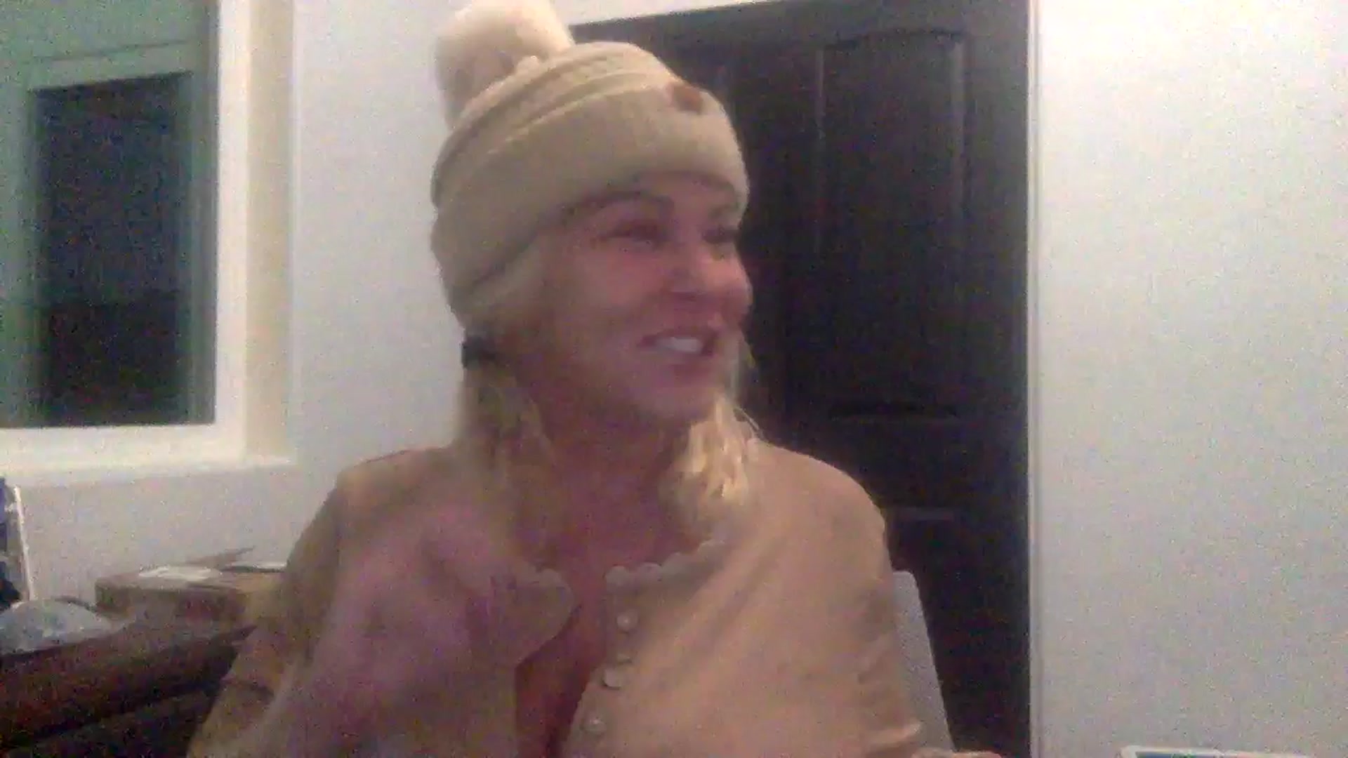 Gallery image thumbnail from Hotpinkbox00's myfreecams stream on, 12/28/2024, 14:10 image 2 of 20