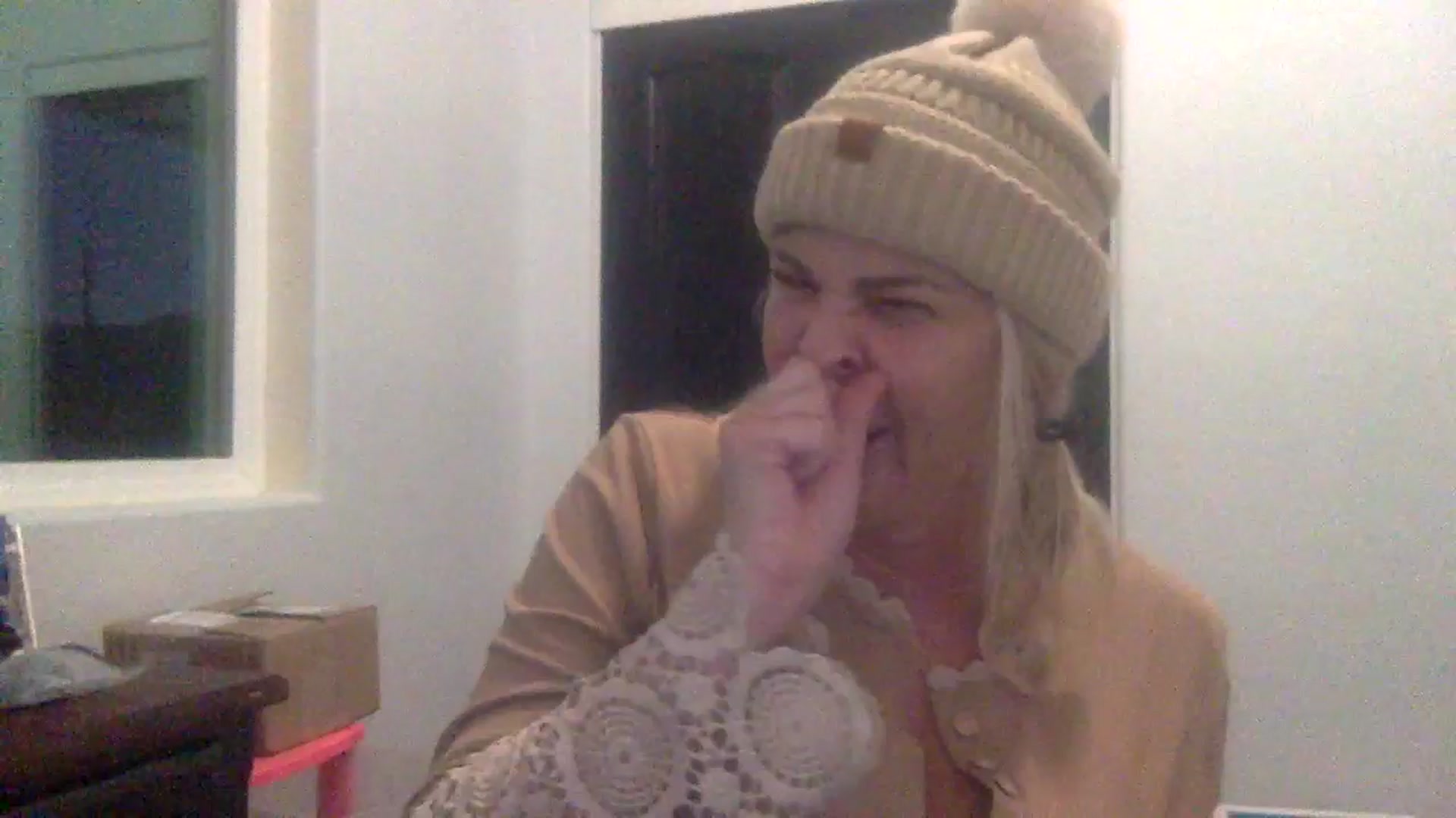 Gallery image thumbnail from Hotpinkbox00's myfreecams stream on, 12/28/2024, 14:10 image 7 of 20