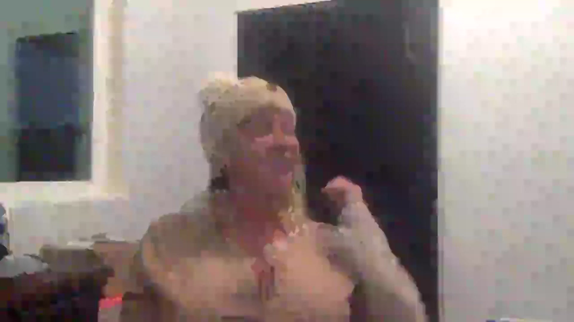 Gallery image thumbnail from Hotpinkbox00's myfreecams stream on, 12/28/2024, 14:10 image 10 of 20