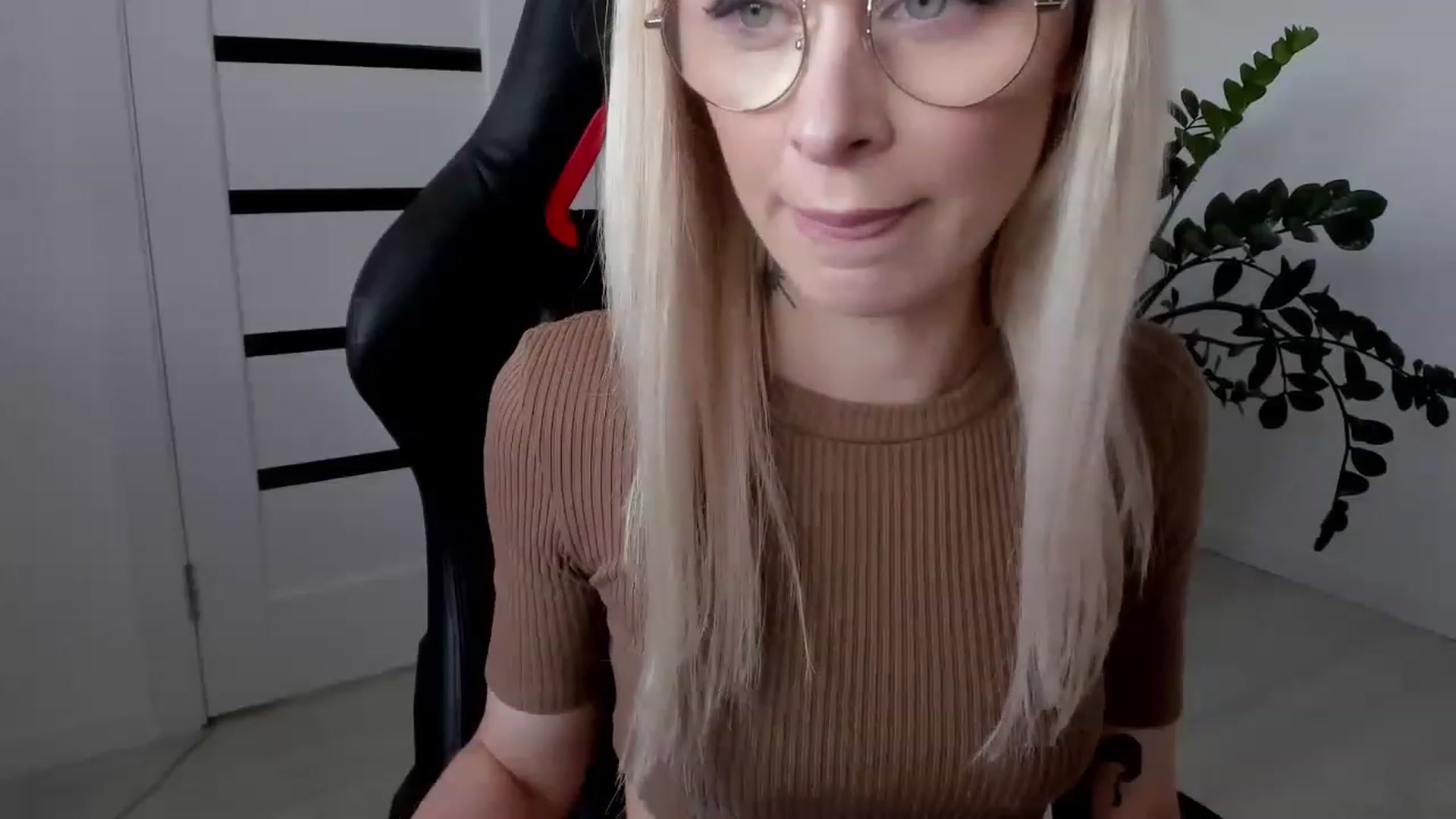 Gallery image thumbnail from HottBlonda's myfreecams stream on, 06/01/2023, 10:19 image 15 of 20