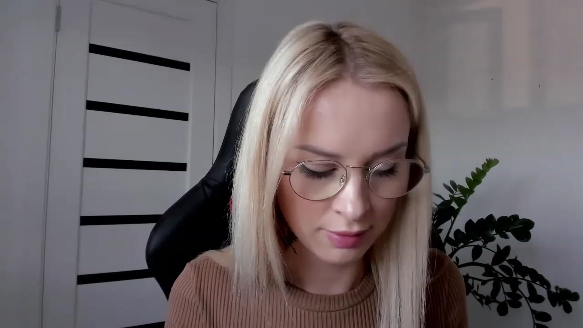 Gallery image thumbnail from HottBlonda's myfreecams stream on, 06/01/2023, 10:19 image 1 of 20