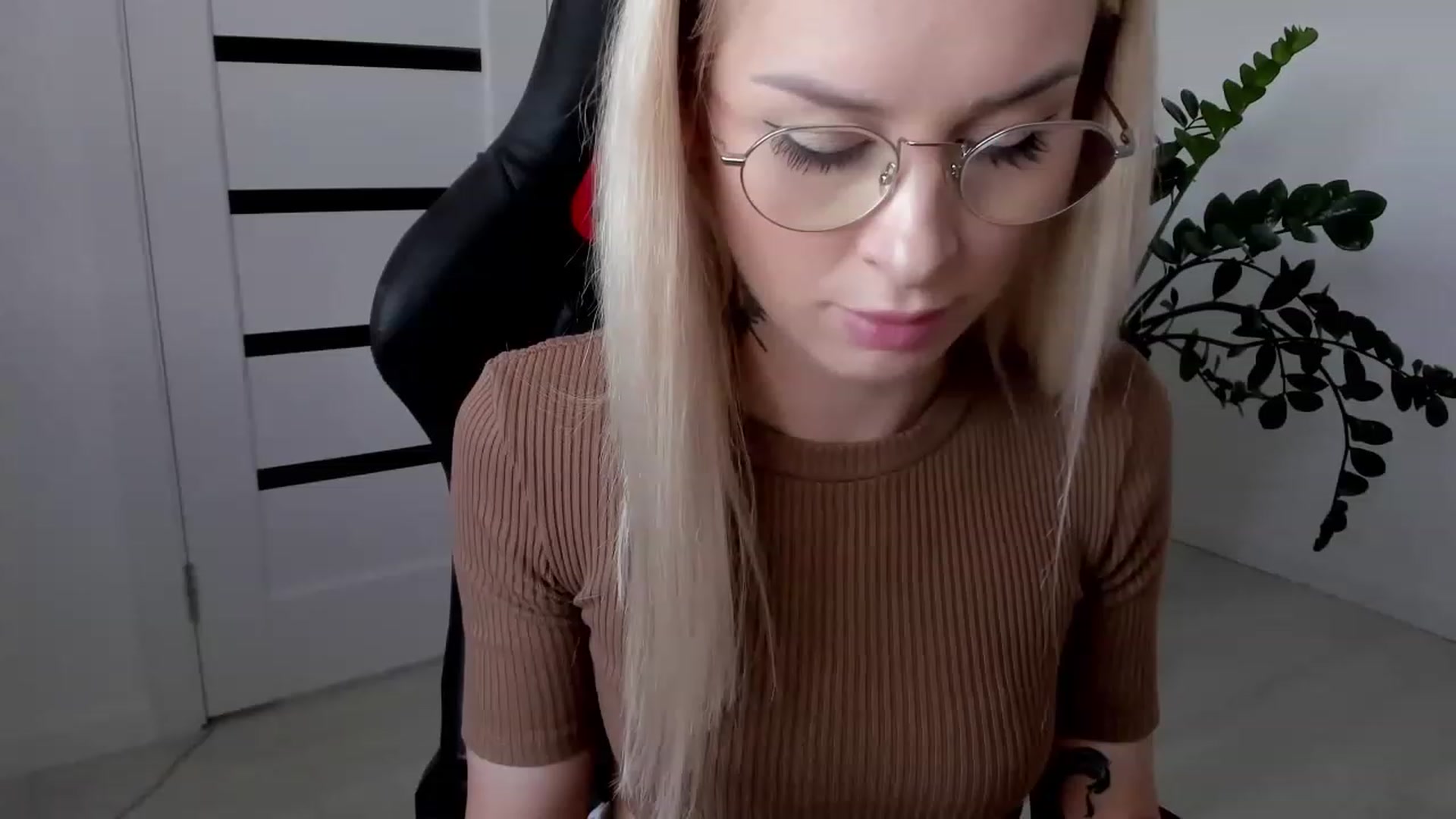 Gallery image thumbnail from HottBlonda's myfreecams stream on, 06/01/2023, 10:19 image 12 of 20