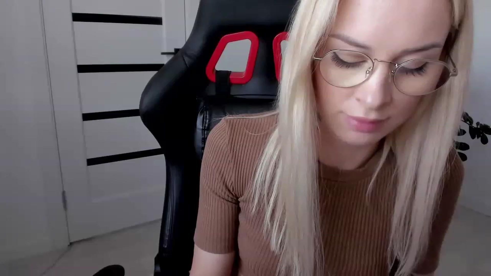 Gallery image thumbnail from HottBlonda's myfreecams stream on, 06/01/2023, 10:19 image 5 of 20