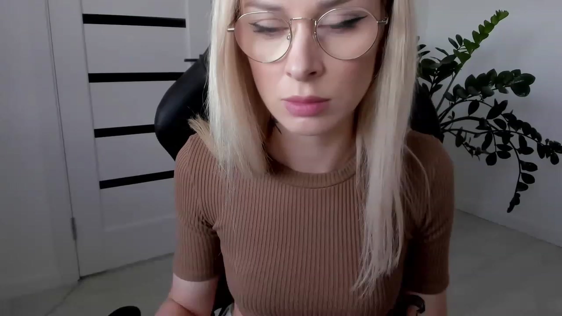 Gallery image thumbnail from HottBlonda's myfreecams stream on, 06/01/2023, 10:19 image 3 of 20