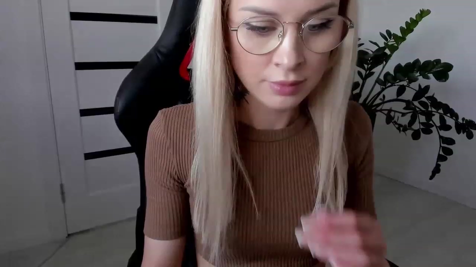 Gallery image thumbnail from HottBlonda's myfreecams stream on, 06/01/2023, 10:19 image 14 of 20
