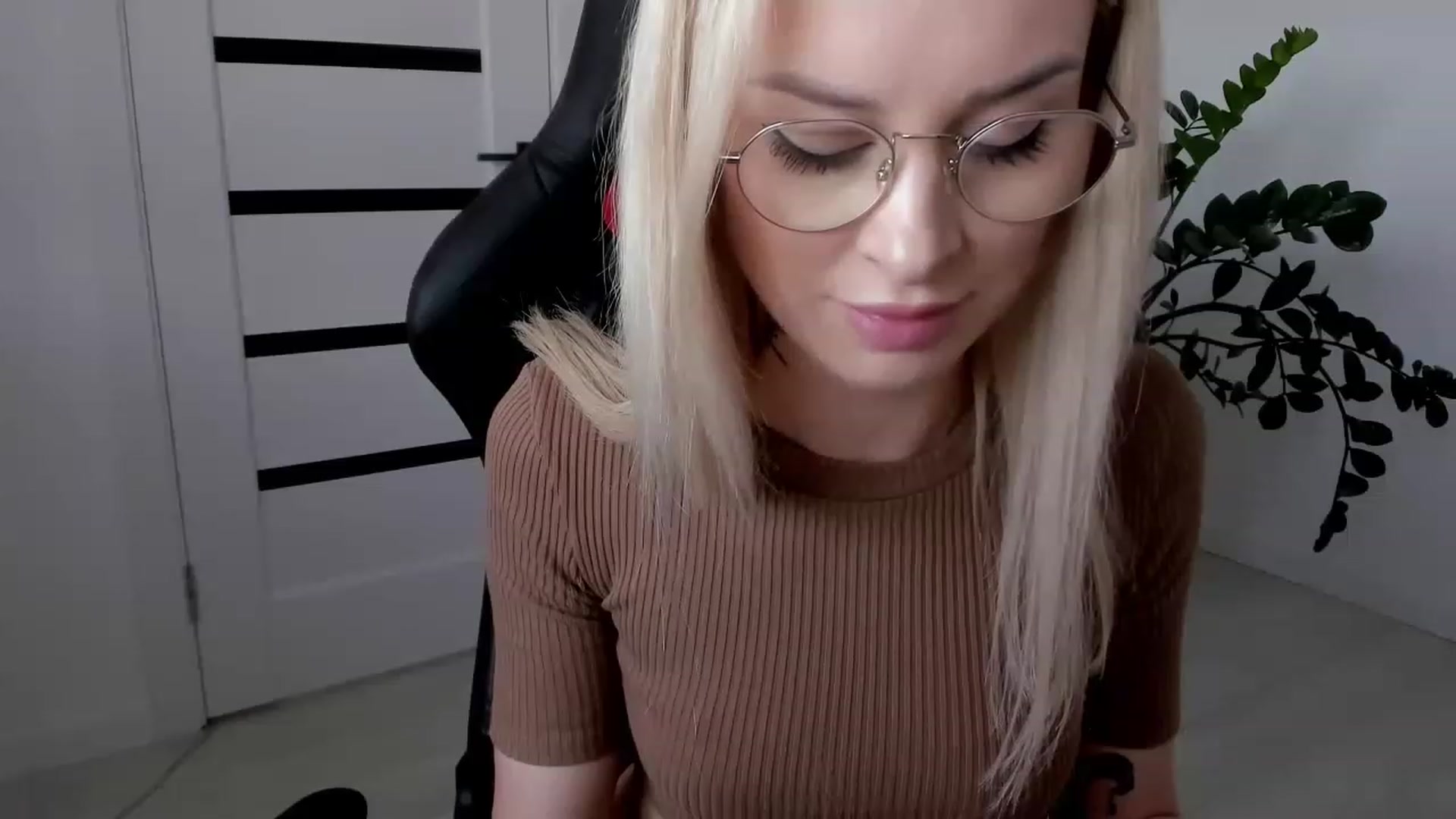 Gallery image thumbnail from HottBlonda's myfreecams stream on, 06/01/2023, 10:19 image 4 of 20
