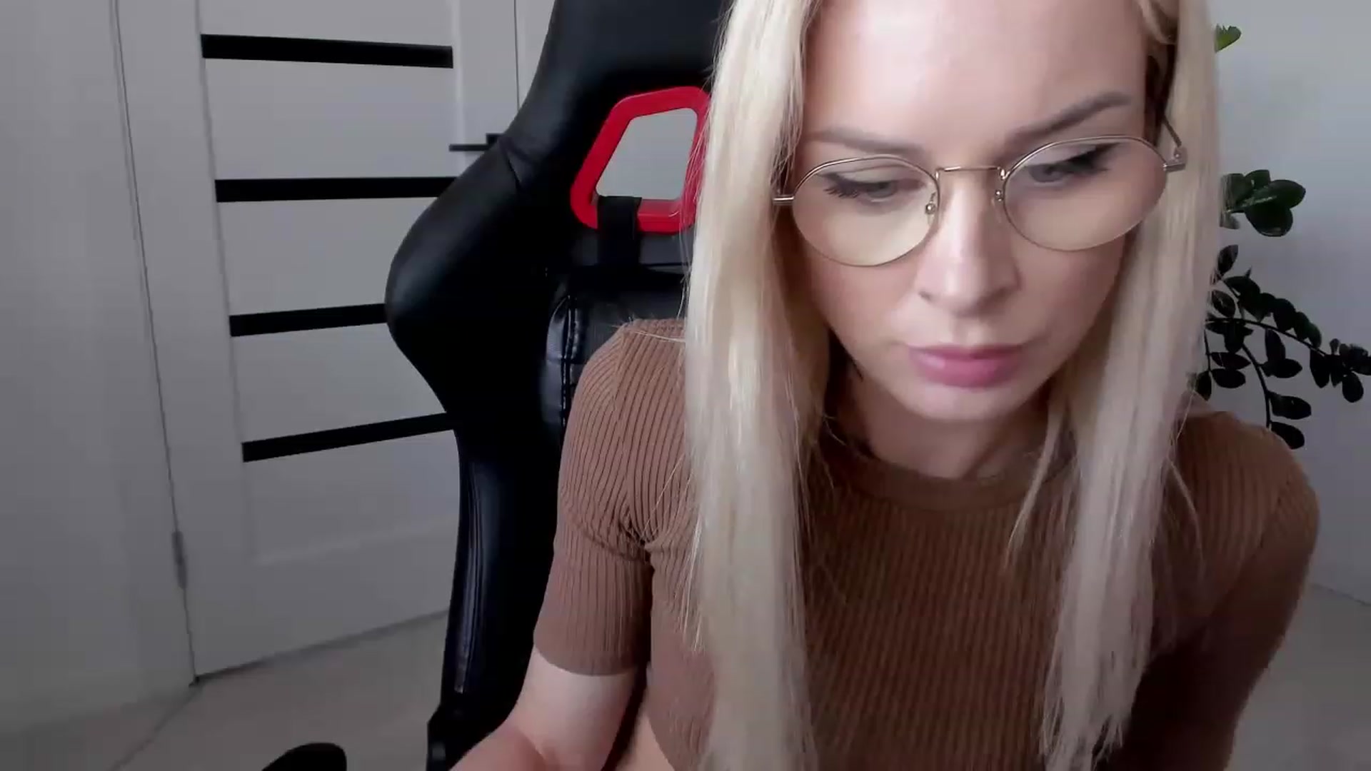 Gallery image thumbnail from HottBlonda's myfreecams stream on, 06/01/2023, 10:19 image 6 of 20