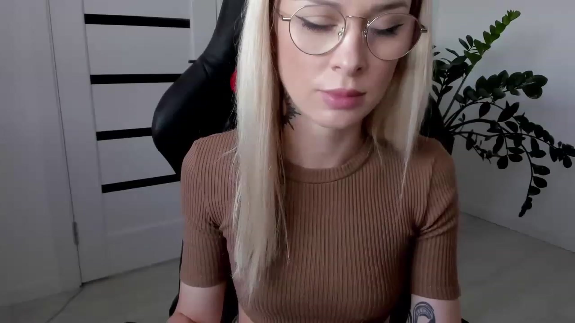 Gallery image thumbnail from HottBlonda's myfreecams stream on, 06/01/2023, 10:19 image 11 of 20