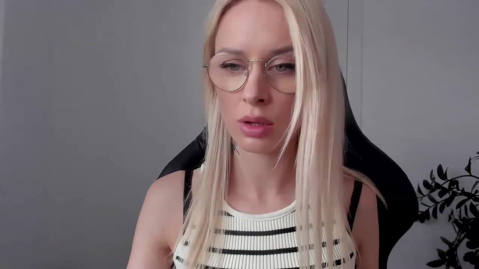 Gallery image thumbnail from HottBlonda's myfreecams stream on, 06/05/2023, 11:54 image 14 of 20