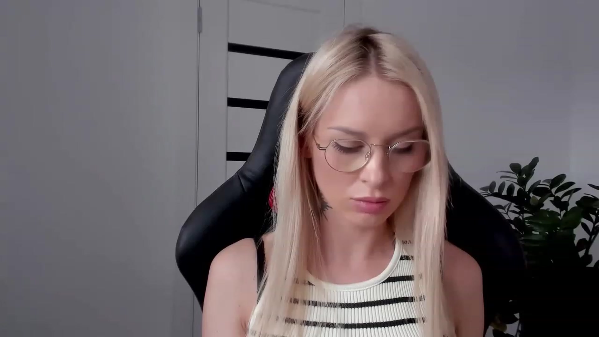 Gallery image thumbnail from HottBlonda's myfreecams stream on, 06/05/2023, 11:54 image 19 of 20
