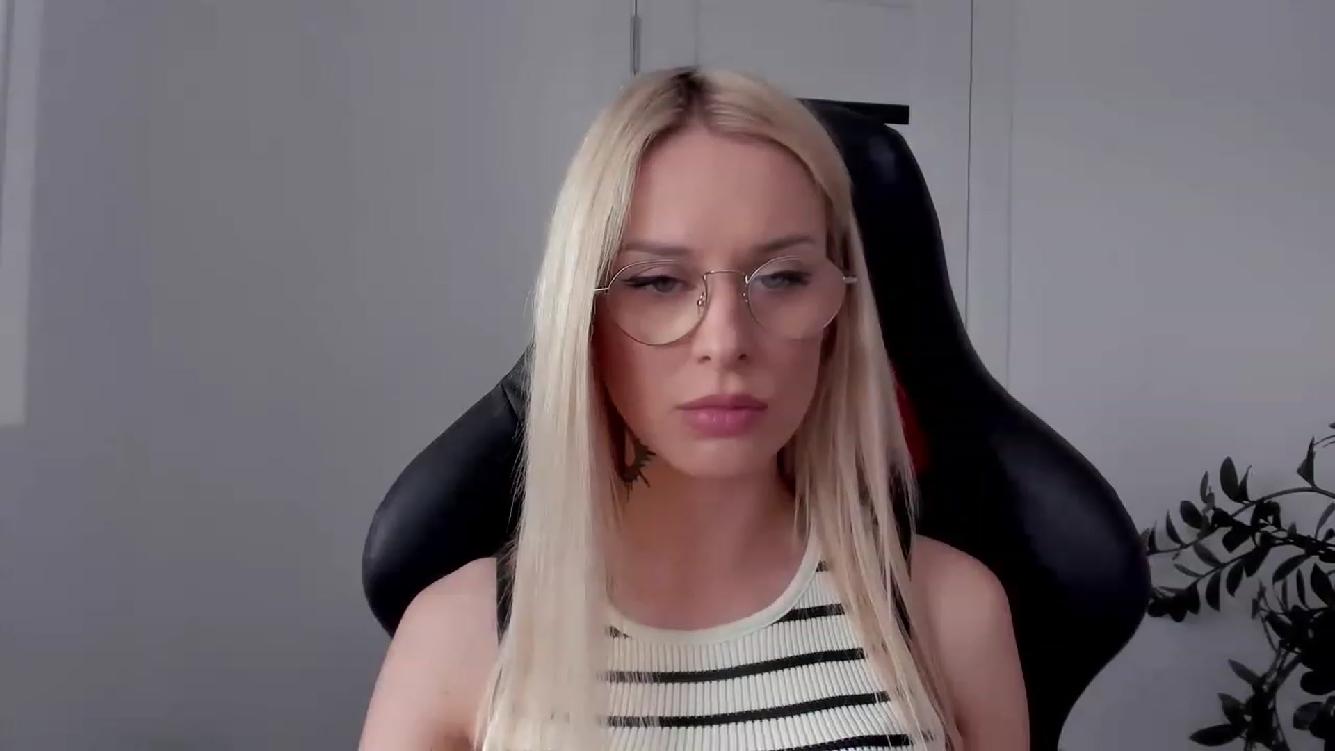 Gallery image thumbnail from HottBlonda's myfreecams stream on, 06/05/2023, 11:54 image 3 of 20