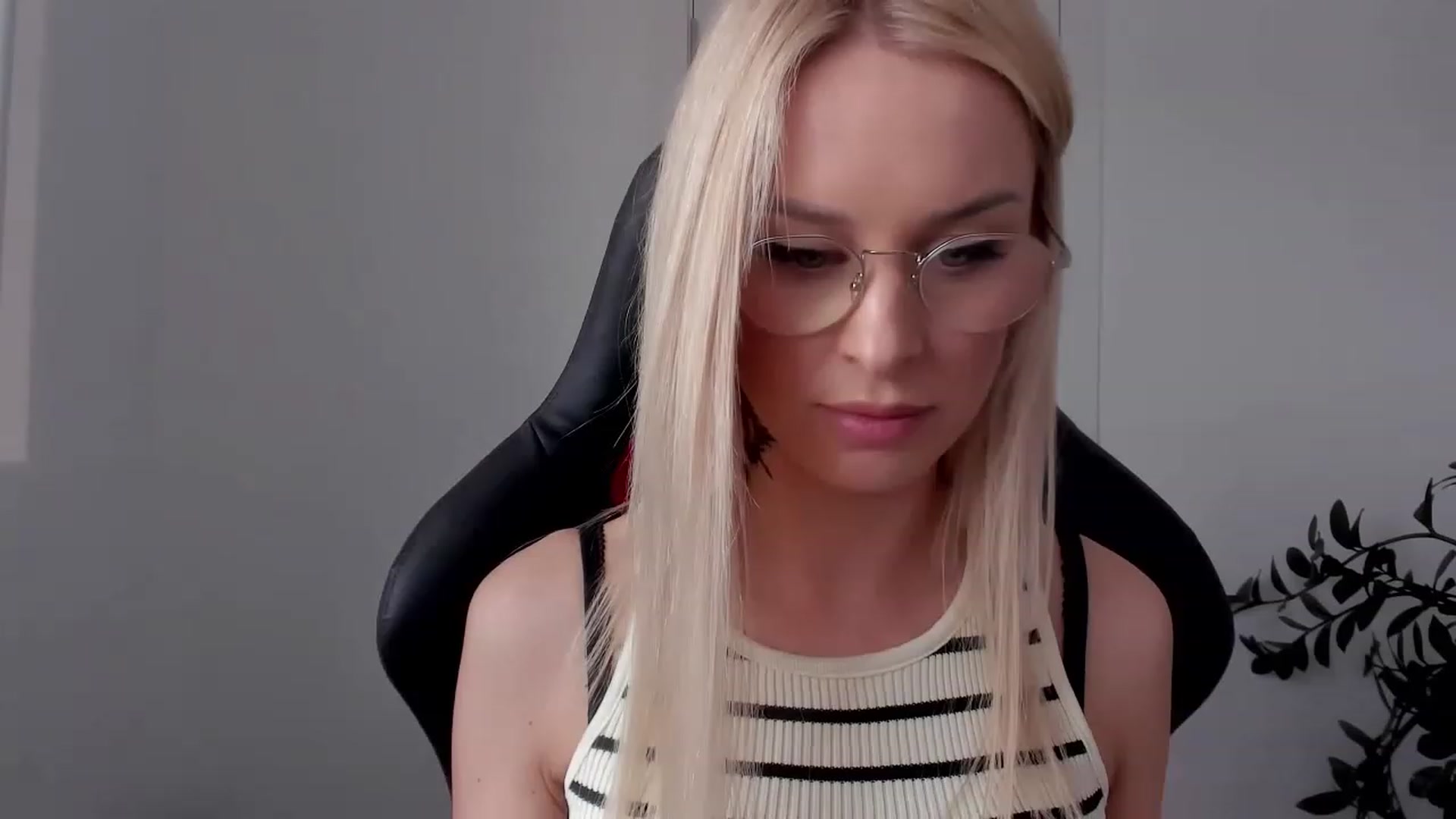 Gallery image thumbnail from HottBlonda's myfreecams stream on, 06/05/2023, 11:54 image 5 of 20