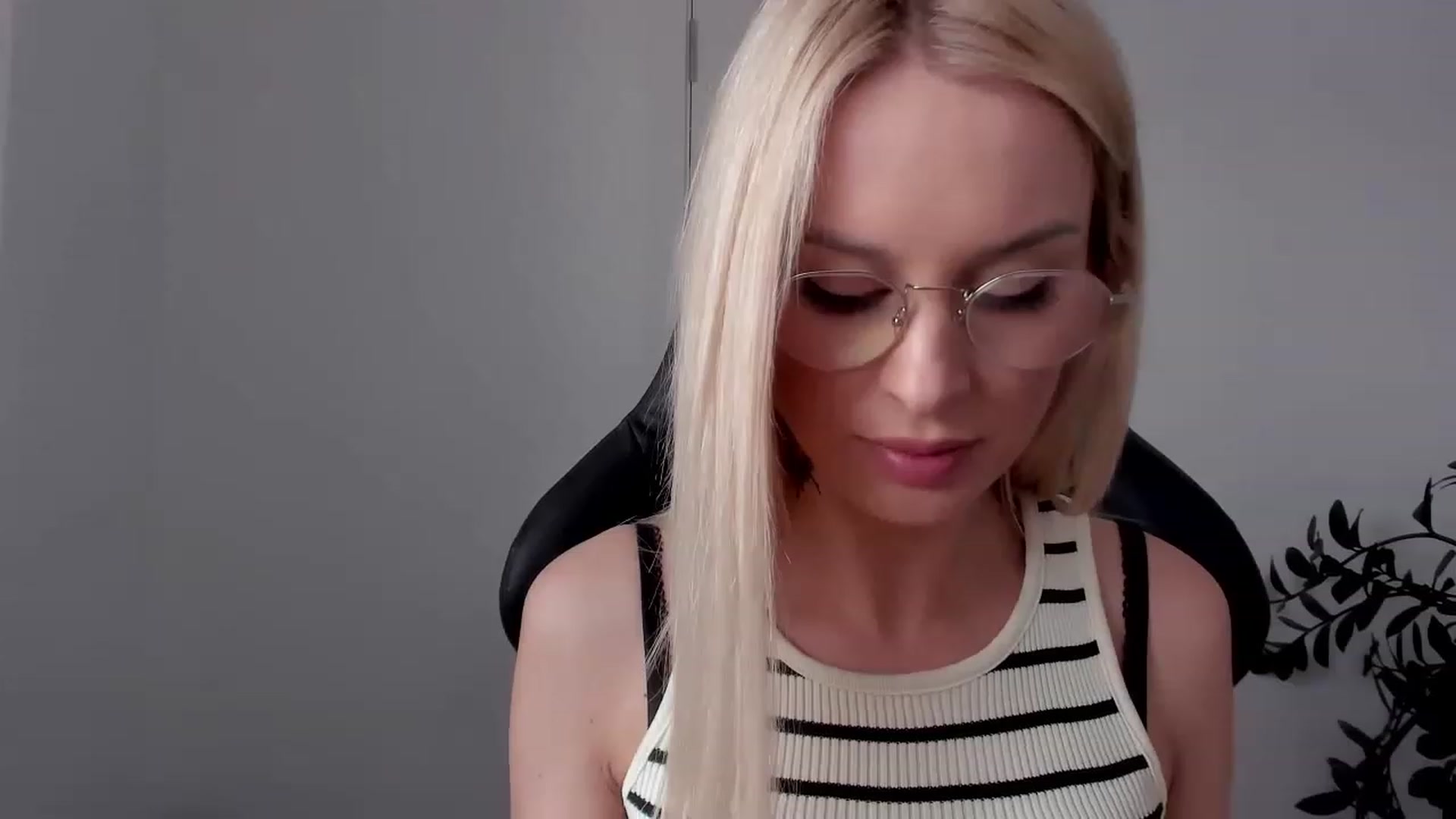 Gallery image thumbnail from HottBlonda's myfreecams stream on, 06/05/2023, 11:54 image 10 of 20