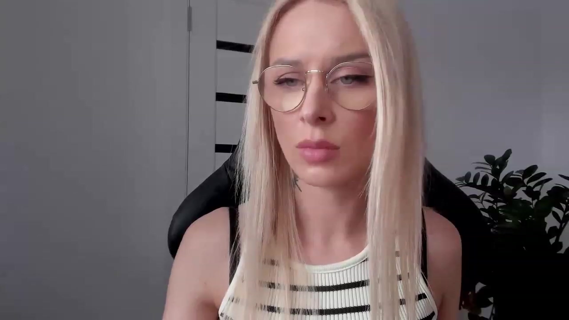 Gallery image thumbnail from HottBlonda's myfreecams stream on, 06/05/2023, 11:54 image 17 of 20