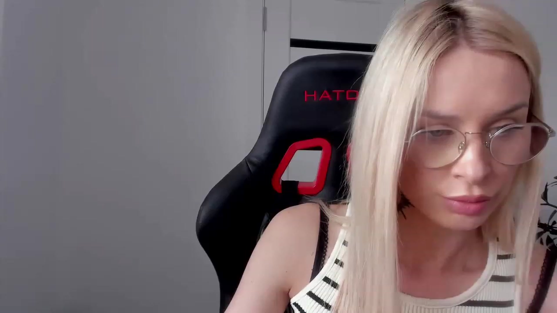 Gallery image thumbnail from HottBlonda's myfreecams stream on, 06/05/2023, 11:54 image 11 of 20