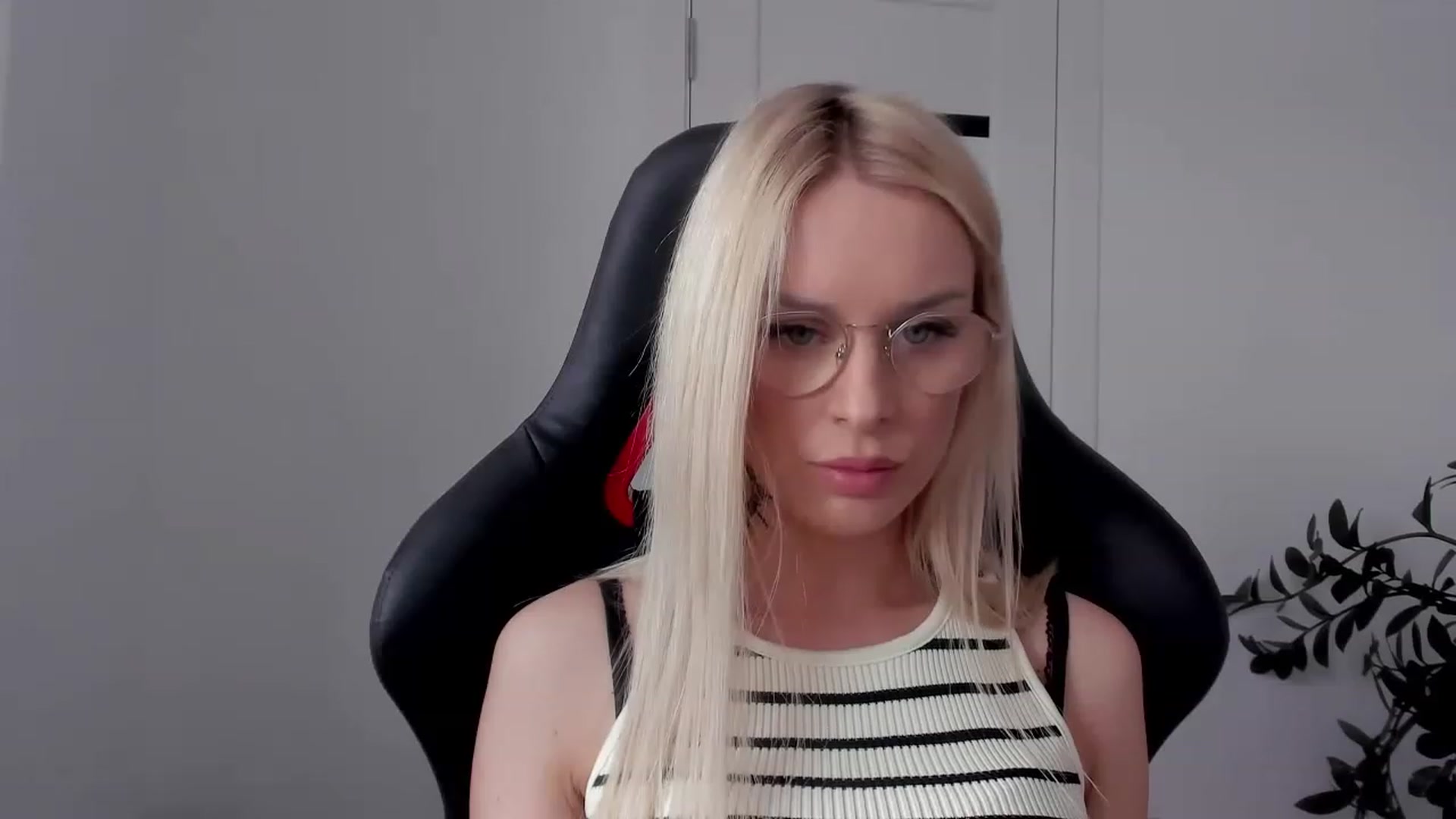 Gallery image thumbnail from HottBlonda's myfreecams stream on, 06/05/2023, 11:54 image 13 of 20