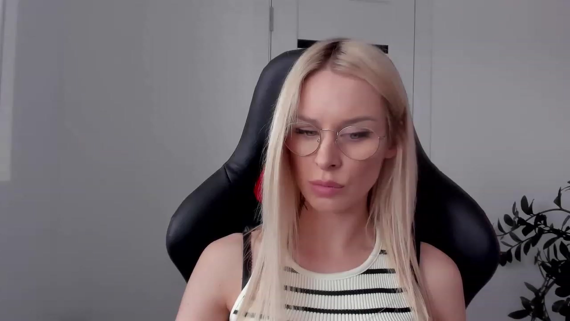 Gallery image thumbnail from HottBlonda's myfreecams stream on, 06/05/2023, 11:54 image 2 of 20