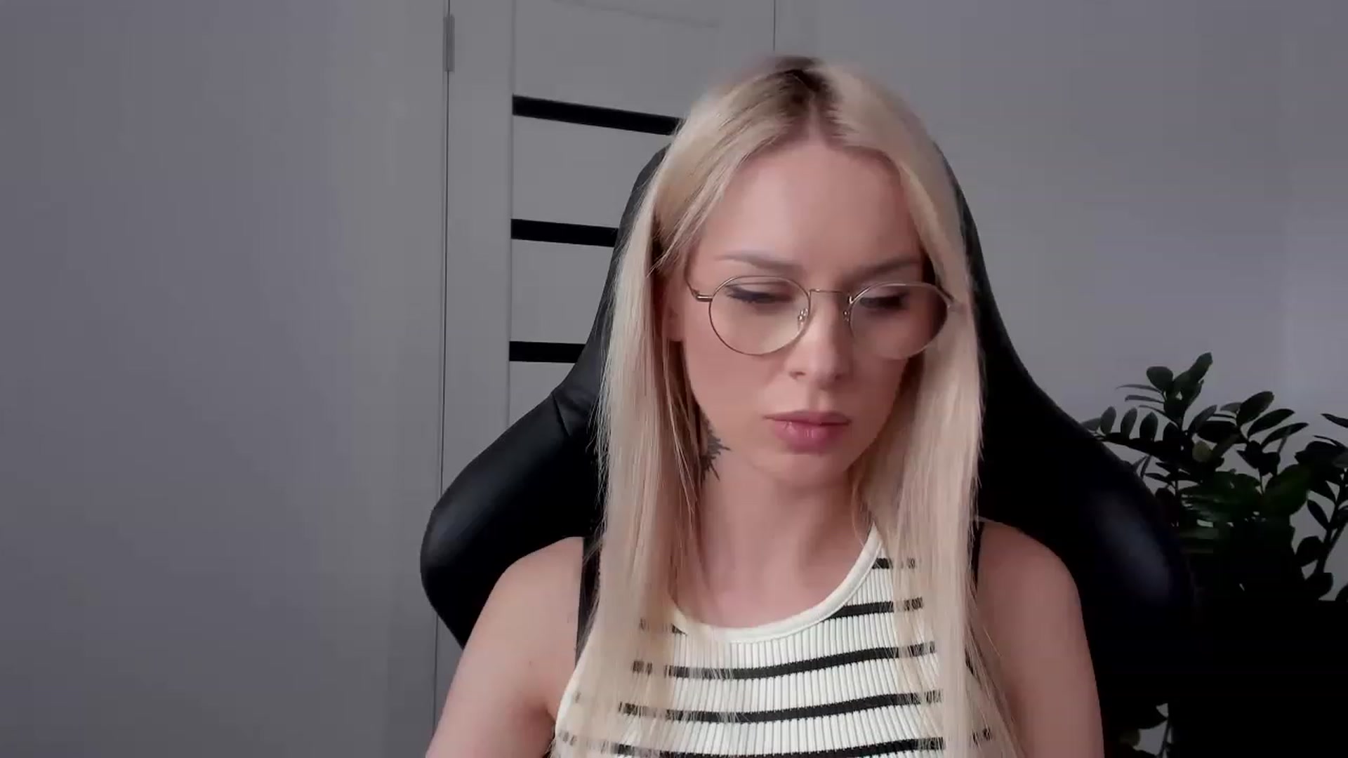 Gallery image thumbnail from HottBlonda's myfreecams stream on, 06/05/2023, 11:54 image 18 of 20
