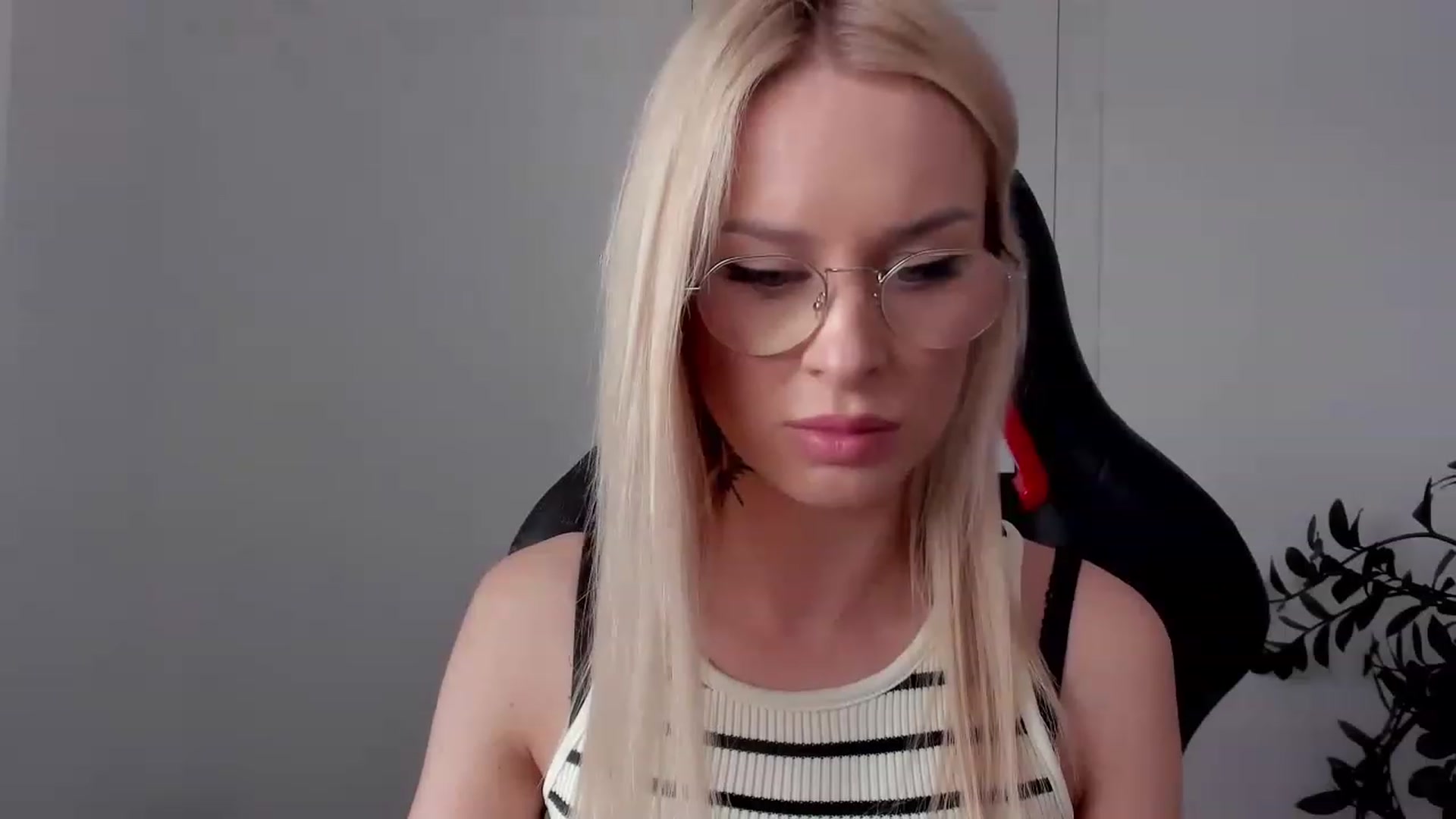 Gallery image thumbnail from HottBlonda's myfreecams stream on, 06/05/2023, 11:54 image 9 of 20
