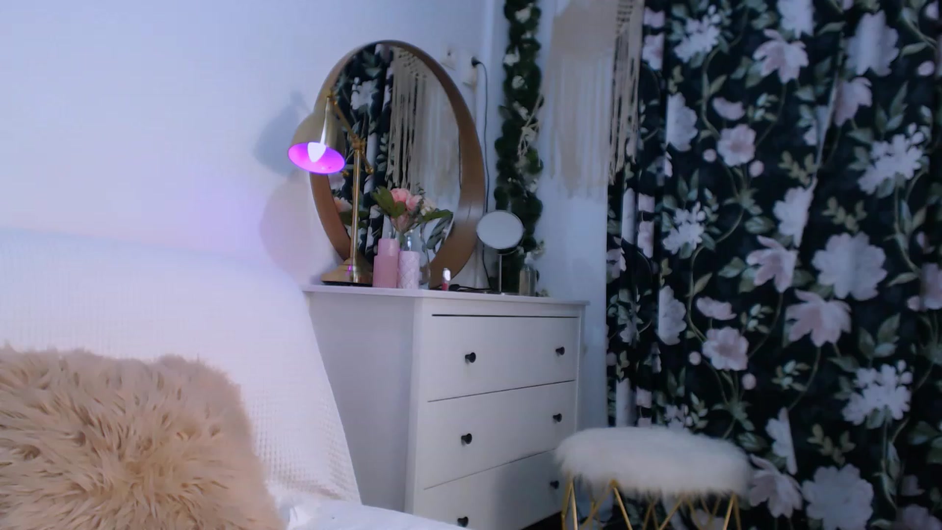 Gallery image thumbnail from HottieEva_'s myfreecams stream on, 02/26/2023, 24:51 image 18 of 20