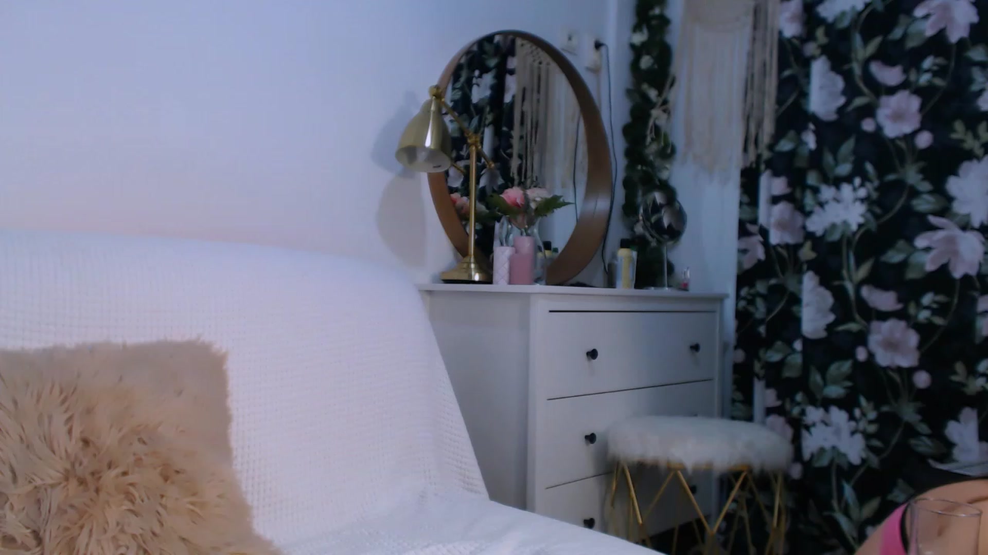 Gallery image thumbnail from HottieEva_'s myfreecams stream on, 03/01/2023, 24:44 image 6 of 20
