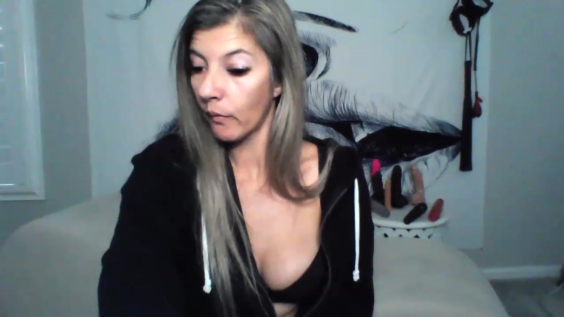 Gallery image thumbnail from Hotwifebre's myfreecams stream on, 12/15/2022, 19:01 image 5 of 20