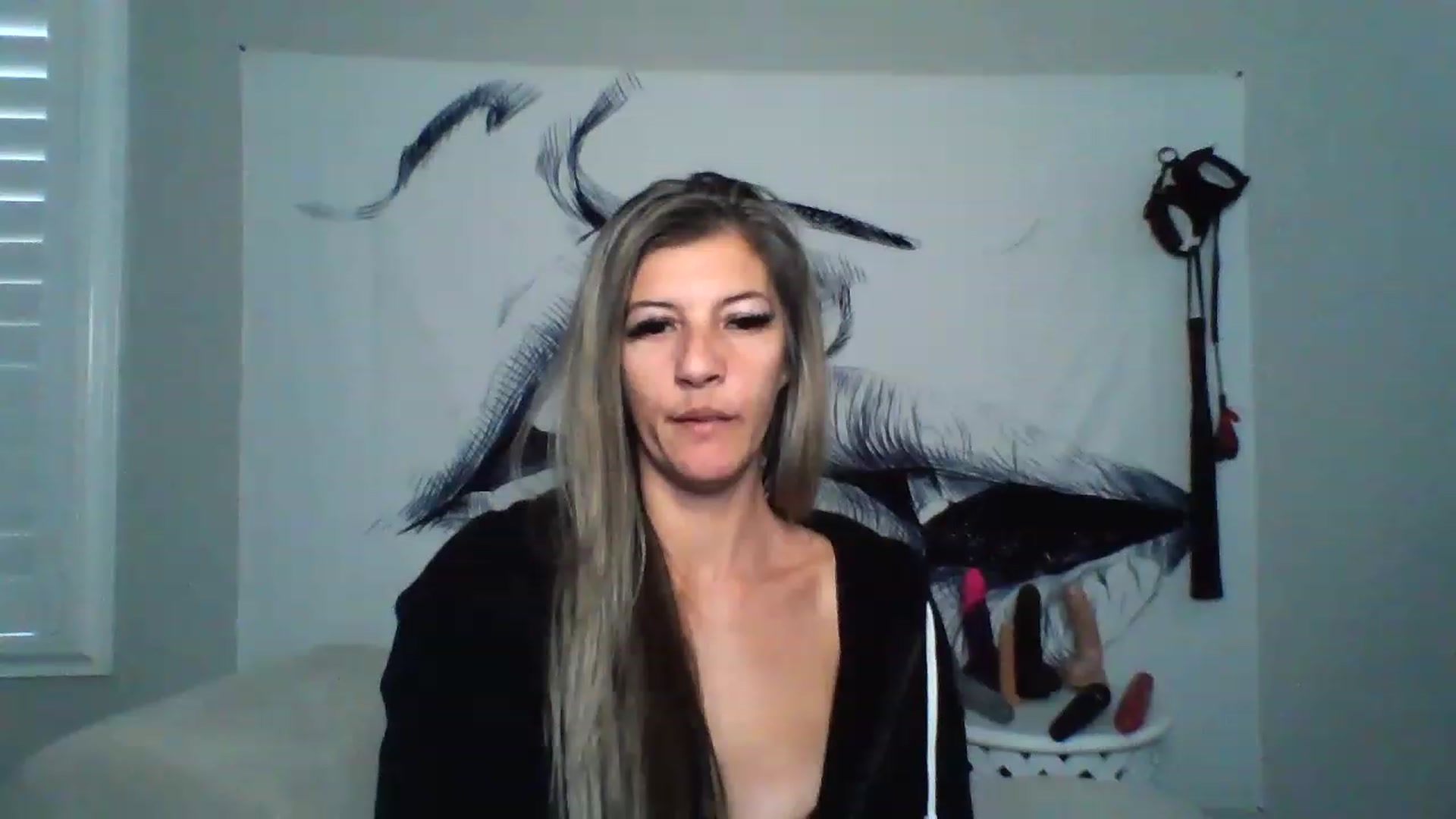 Gallery image thumbnail from Hotwifebre's myfreecams stream on, 12/15/2022, 19:01 image 9 of 20