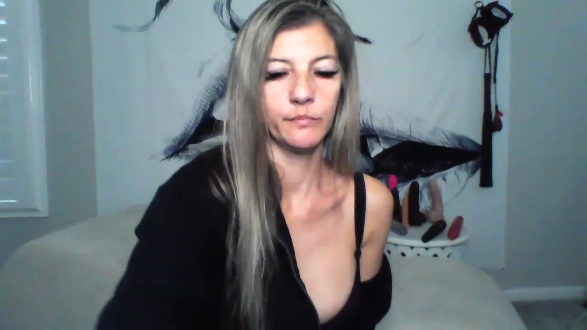 Gallery image thumbnail from Hotwifebre's myfreecams stream on, 12/15/2022, 19:01 image 18 of 20