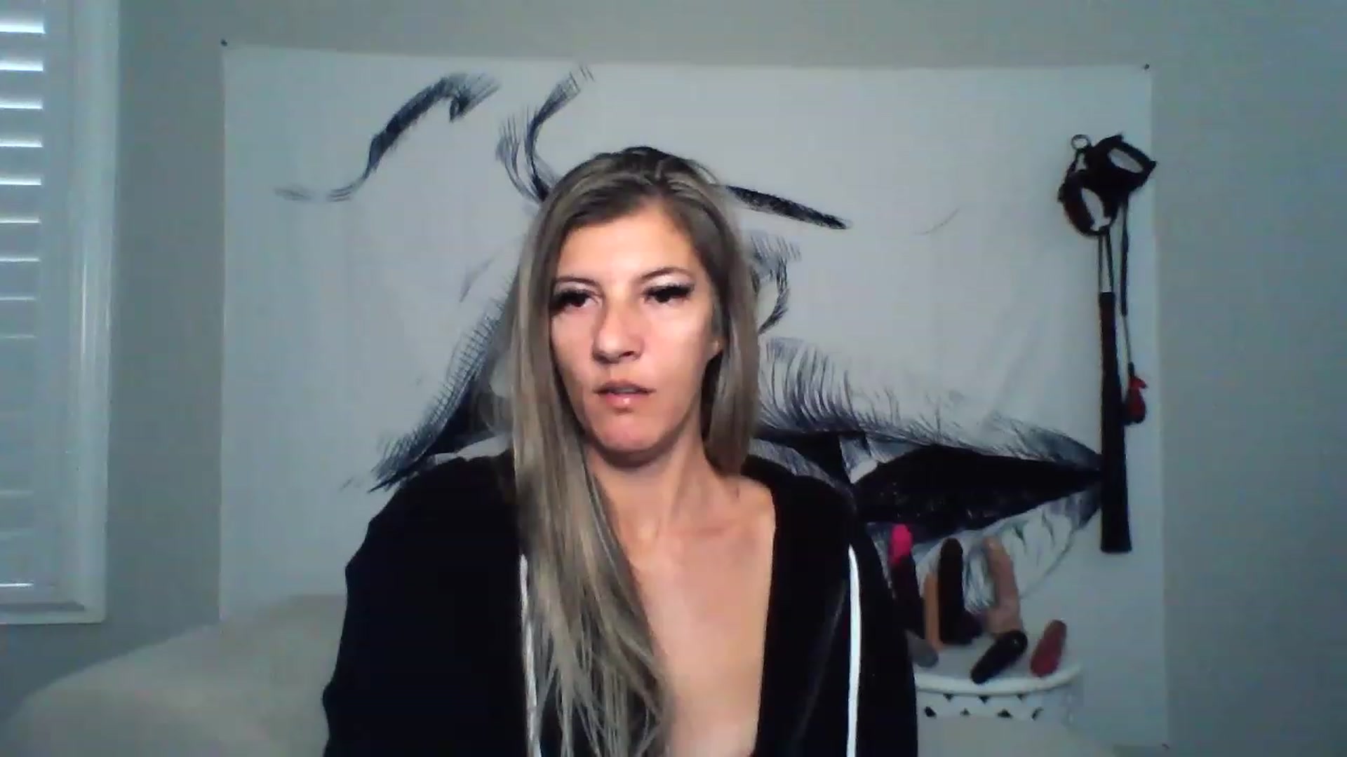 Gallery image thumbnail from Hotwifebre's myfreecams stream on, 12/15/2022, 19:01 image 8 of 20