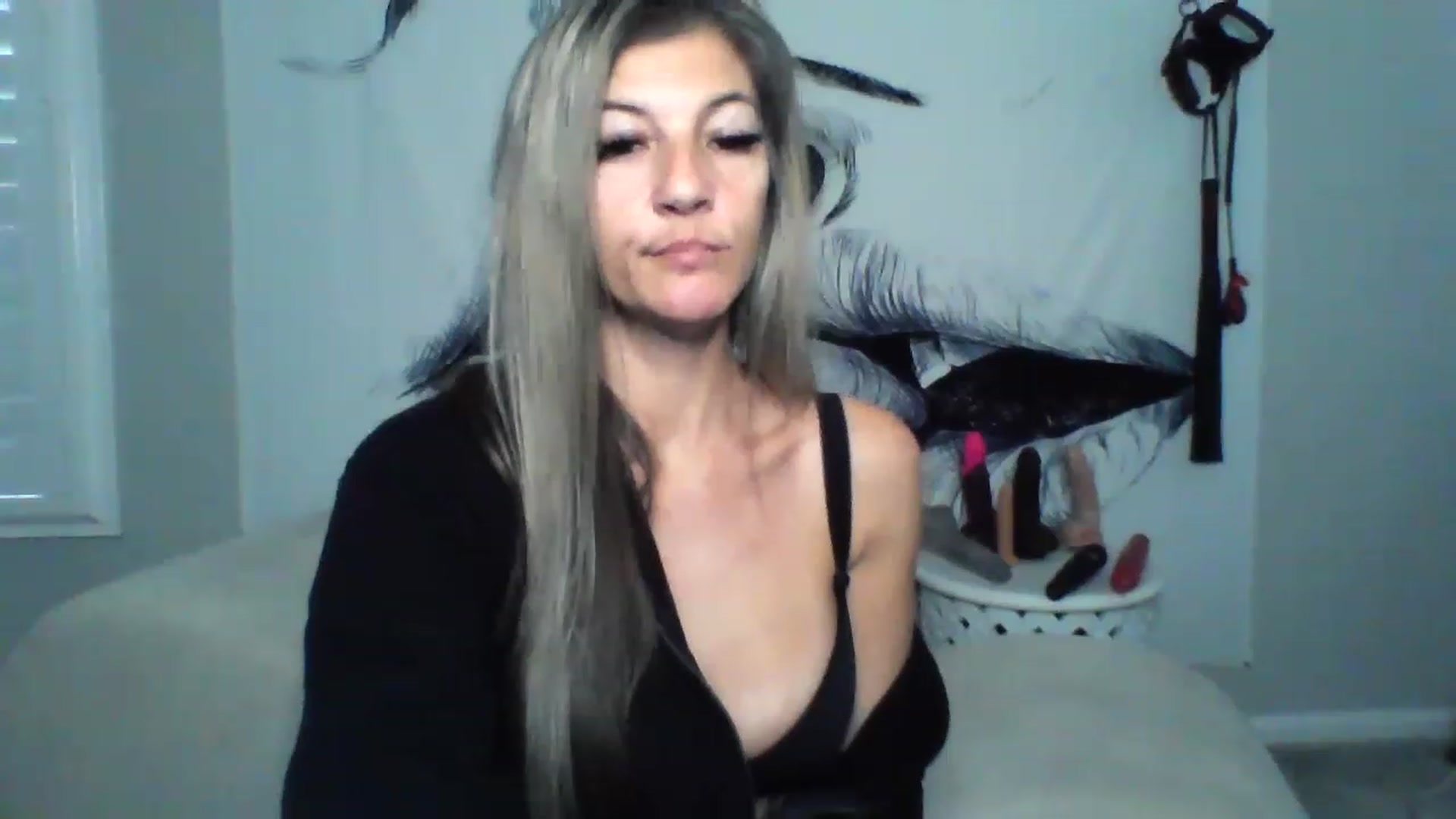 Gallery image thumbnail from Hotwifebre's myfreecams stream on, 12/15/2022, 19:01 image 20 of 20