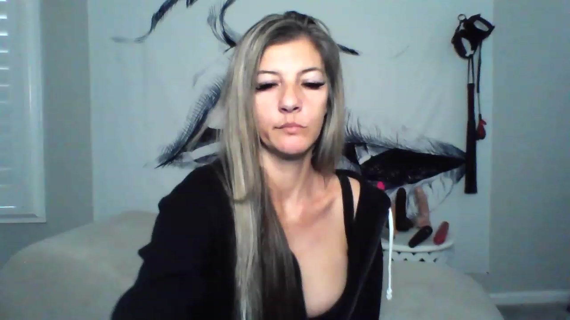 Gallery image thumbnail from Hotwifebre's myfreecams stream on, 12/15/2022, 19:01 image 15 of 20