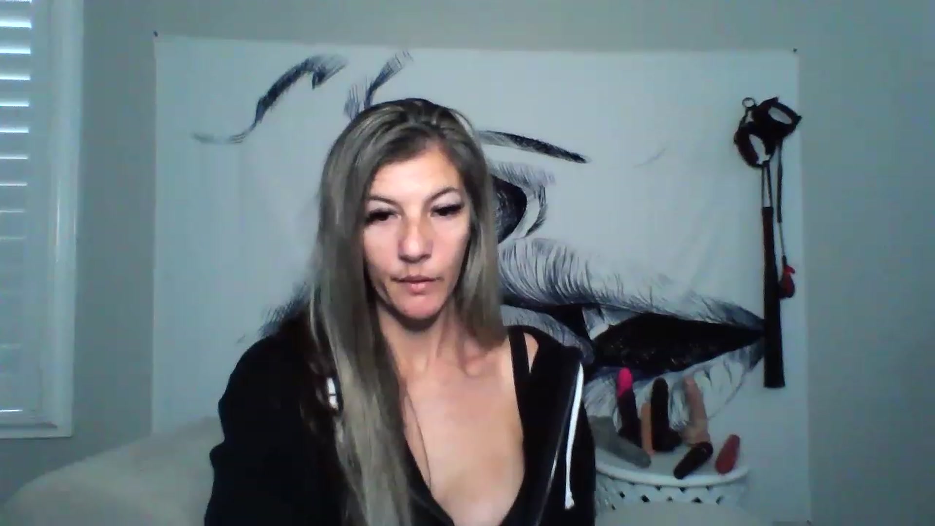 Gallery image thumbnail from Hotwifebre's myfreecams stream on, 12/15/2022, 19:01 image 17 of 20