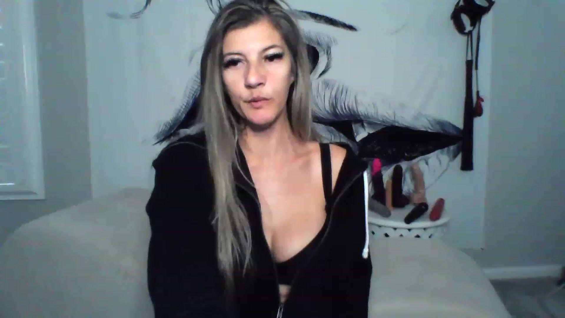 Gallery image thumbnail from Hotwifebre's myfreecams stream on, 12/15/2022, 19:01 image 3 of 20