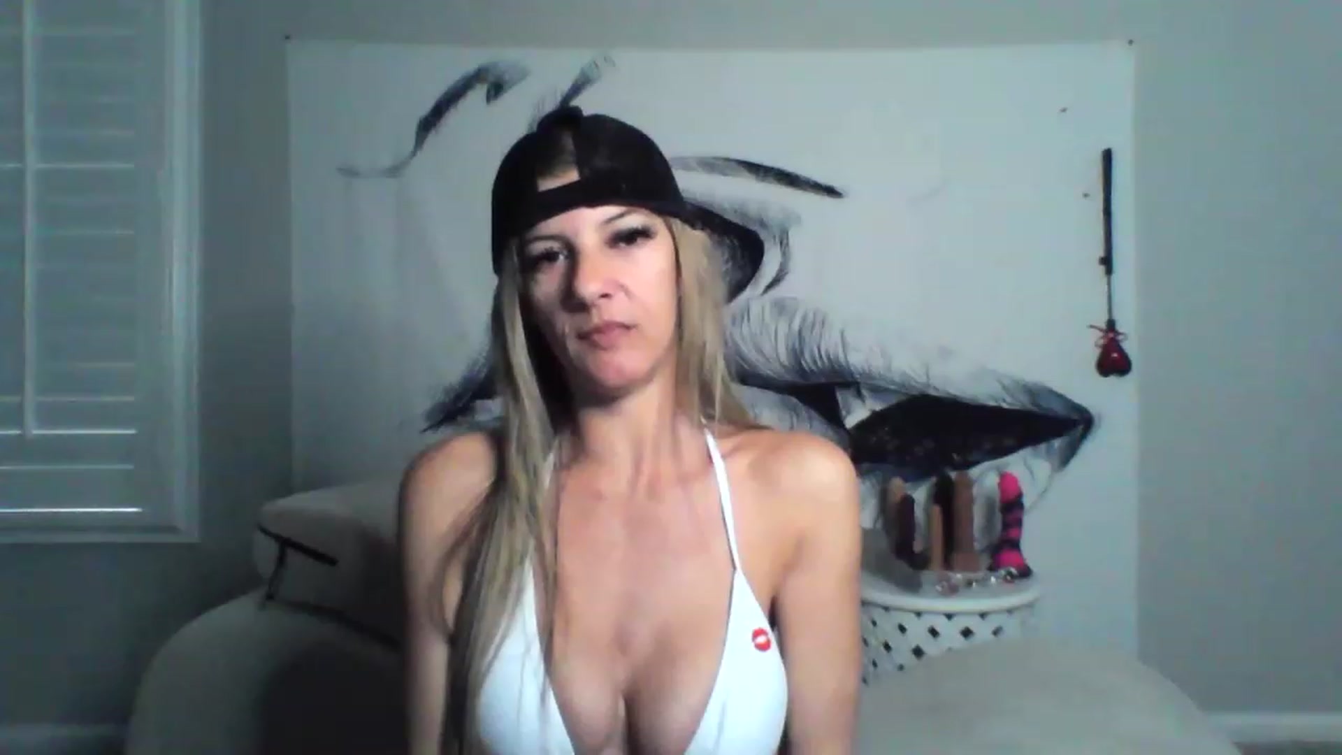 Gallery image thumbnail from Hotwifebre's myfreecams stream on, 01/31/2023, 16:59 image 8 of 20