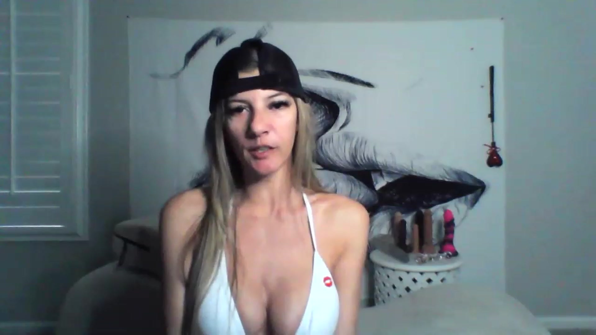 Gallery image thumbnail from Hotwifebre's myfreecams stream on, 01/31/2023, 16:59 image 7 of 20