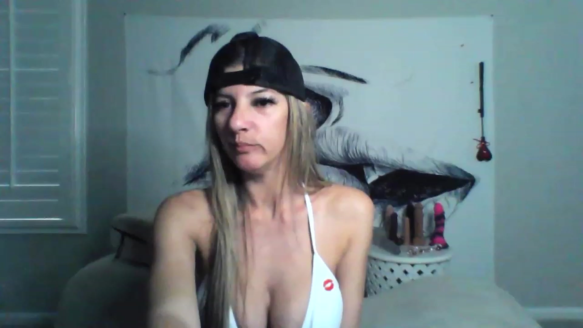 Gallery image thumbnail from Hotwifebre's myfreecams stream on, 01/31/2023, 16:59 image 15 of 20