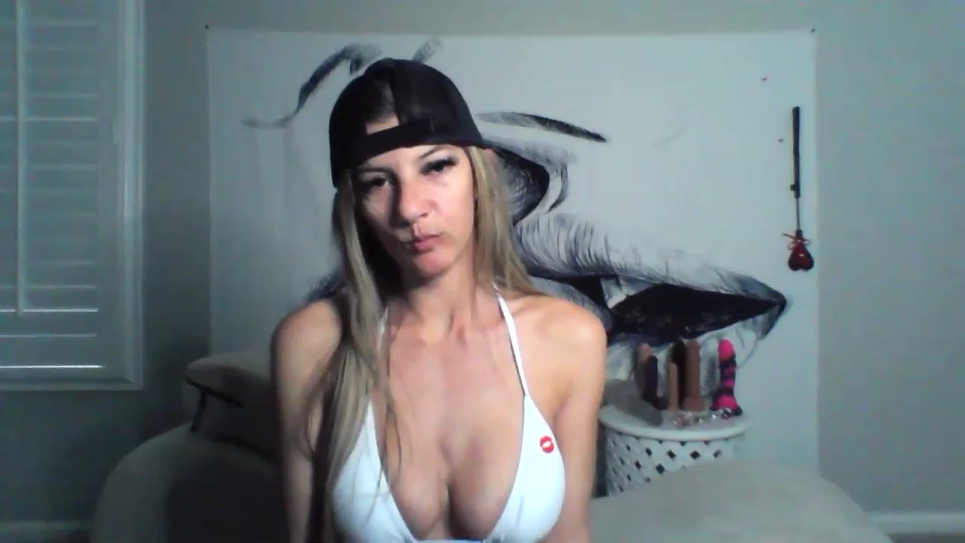 Gallery image thumbnail from Hotwifebre's myfreecams stream on, 01/31/2023, 16:59 image 6 of 20