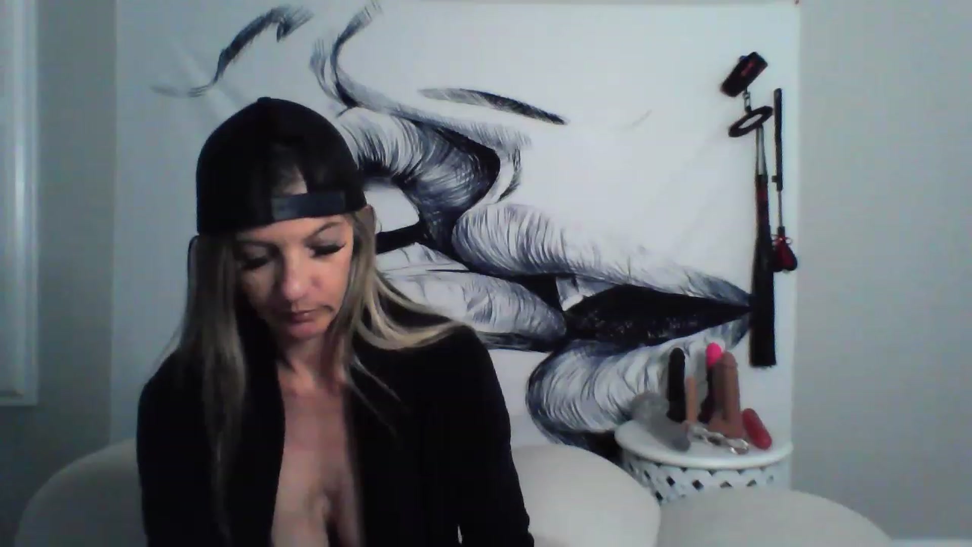 Gallery image thumbnail from Hotwifebre's myfreecams stream on, 03/22/2023, 18:36 image 4 of 20