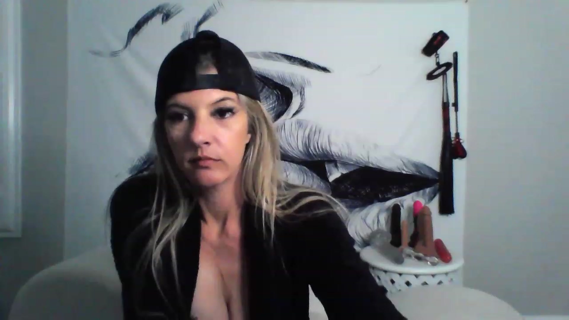 Gallery image thumbnail from Hotwifebre's myfreecams stream on, 03/22/2023, 18:36 image 11 of 20