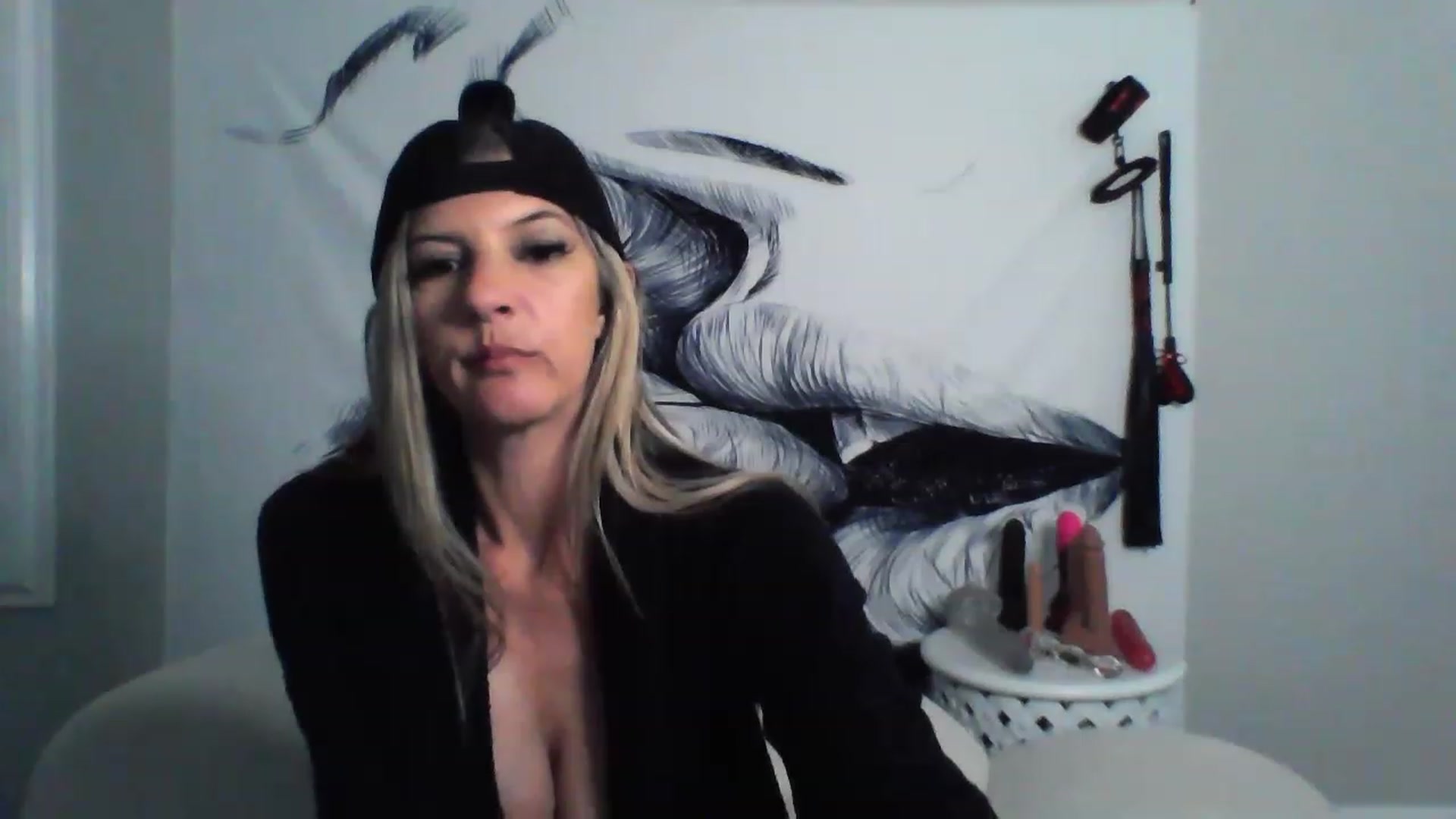 Gallery image thumbnail from Hotwifebre's myfreecams stream on, 03/22/2023, 18:36 image 8 of 20