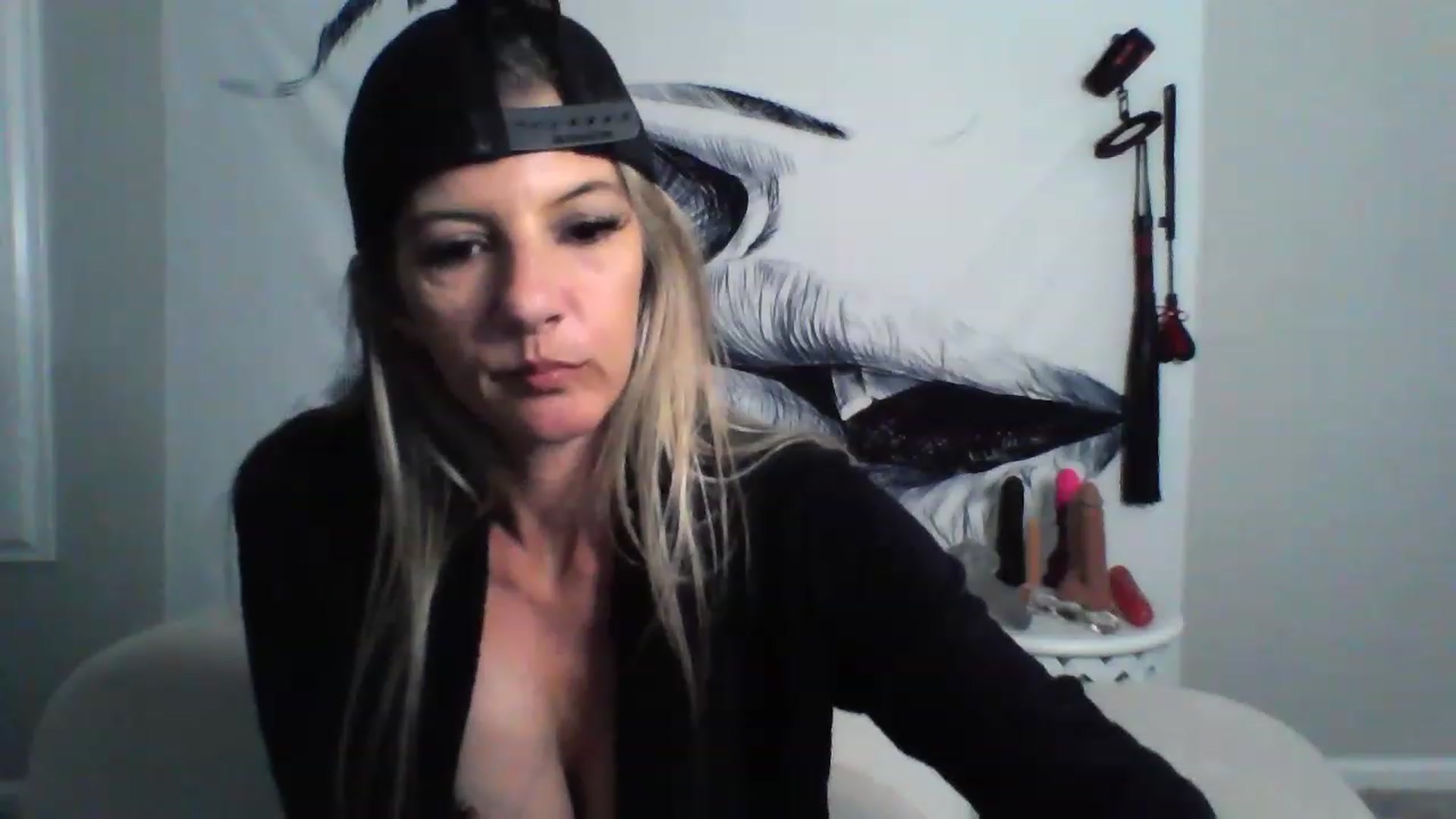 Gallery image thumbnail from Hotwifebre's myfreecams stream on, 03/22/2023, 18:36 image 19 of 20