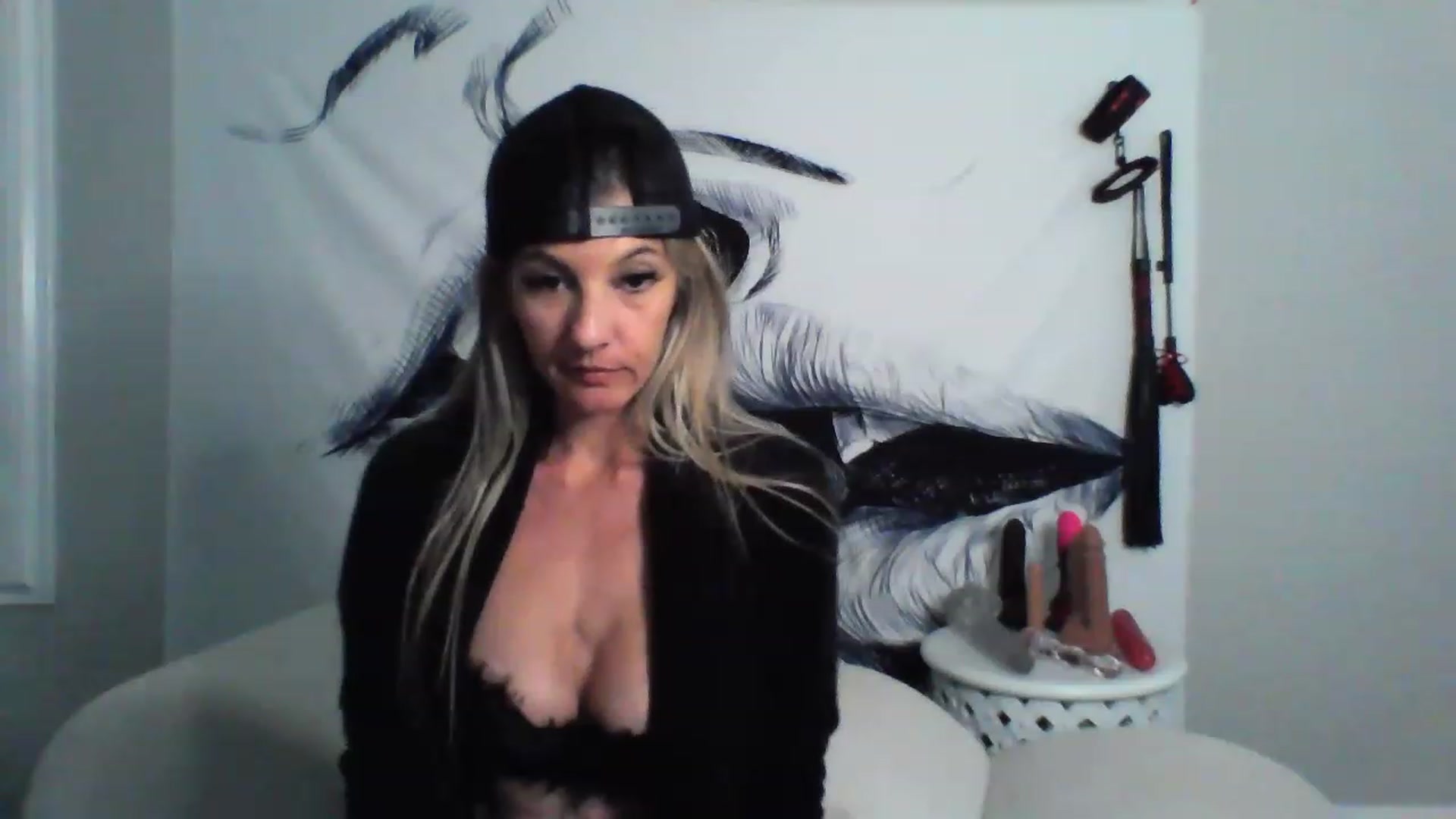 Gallery image thumbnail from Hotwifebre's myfreecams stream on, 03/22/2023, 18:36 image 14 of 20
