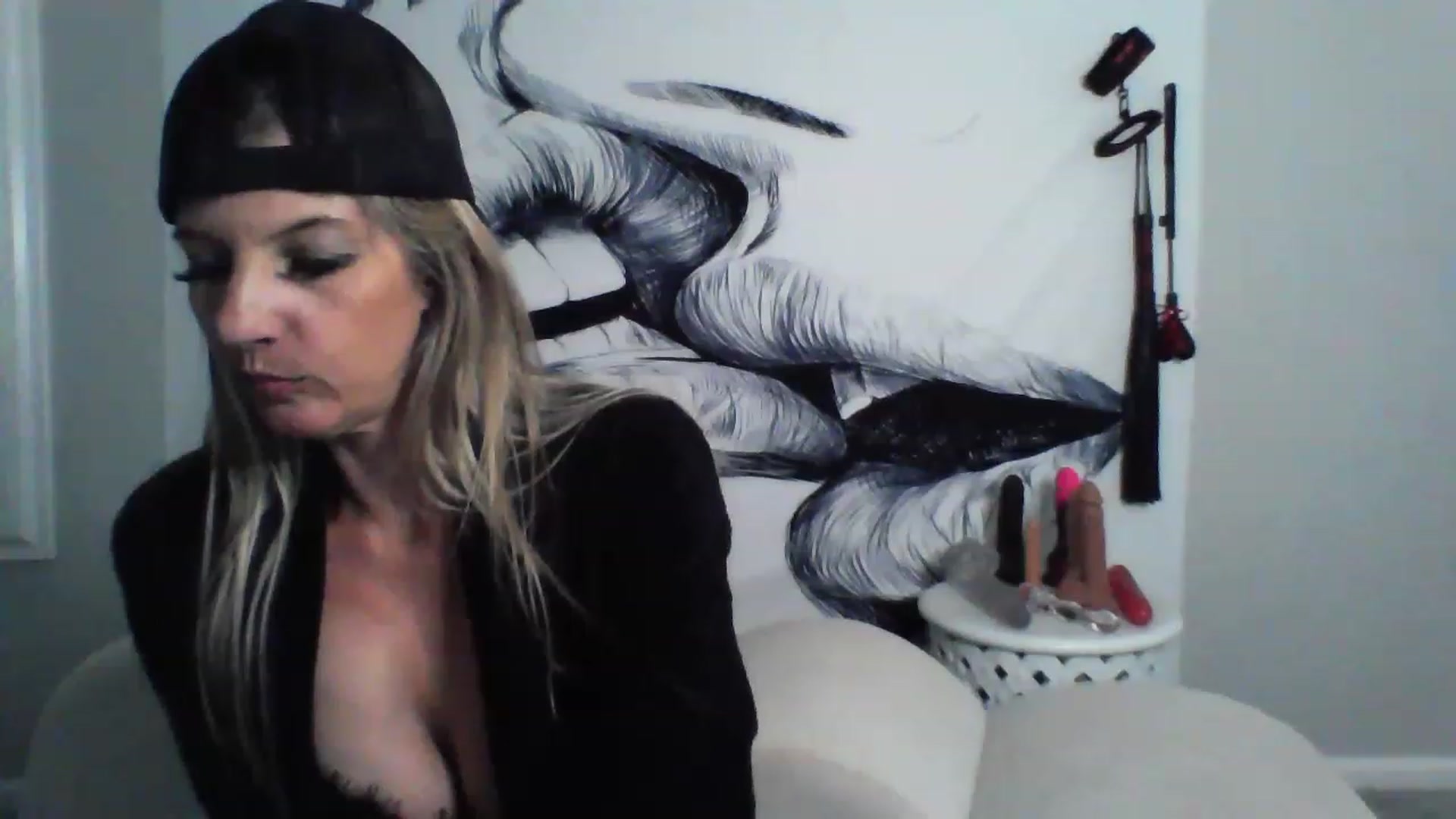 Gallery image thumbnail from Hotwifebre's myfreecams stream on, 03/22/2023, 18:36 image 16 of 20
