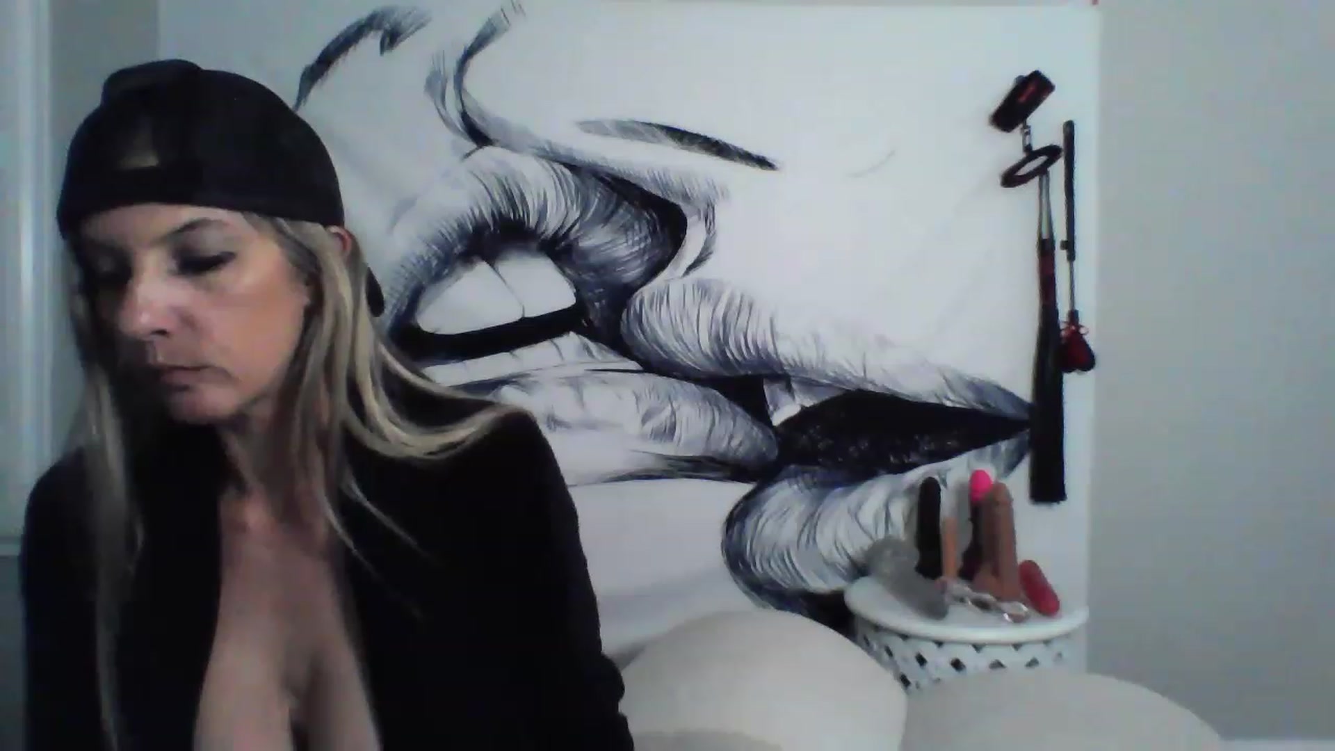 Gallery image thumbnail from Hotwifebre's myfreecams stream on, 03/22/2023, 18:36 image 5 of 20