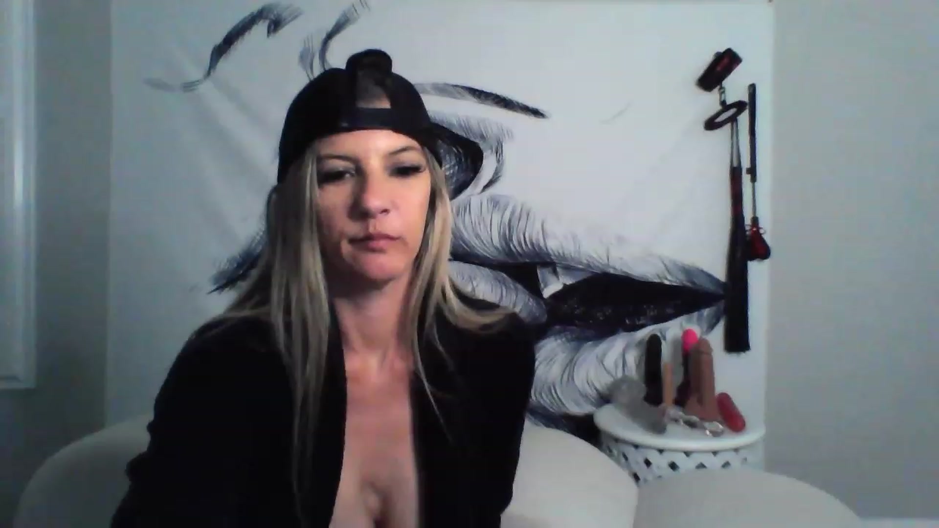 Gallery image thumbnail from Hotwifebre's myfreecams stream on, 03/22/2023, 18:36 image 7 of 20